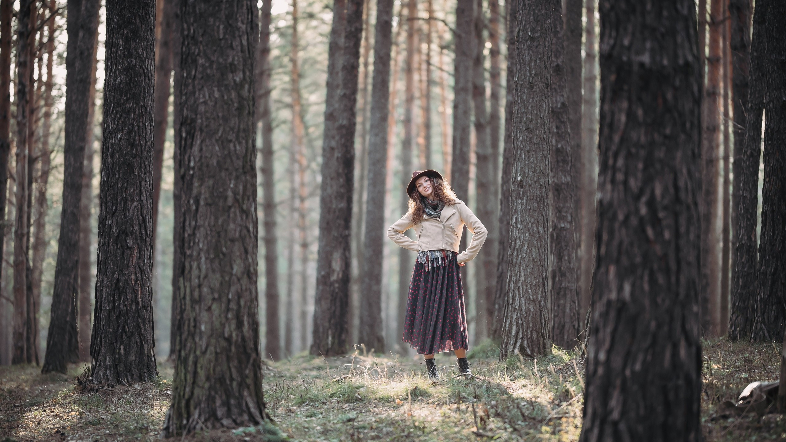 Прогулочная фотосессия в лесу