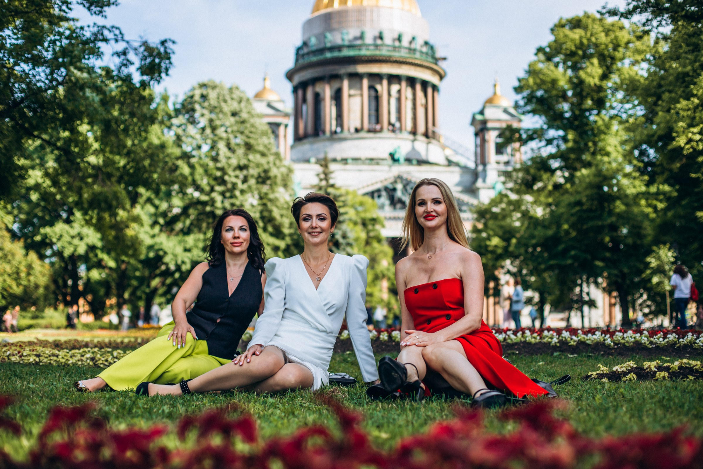 Ольга, Настя и Марина в июне. Фотопрогулка в Петербурге. Индивидуальный и семейный фотограф в Санкт-Петербурге