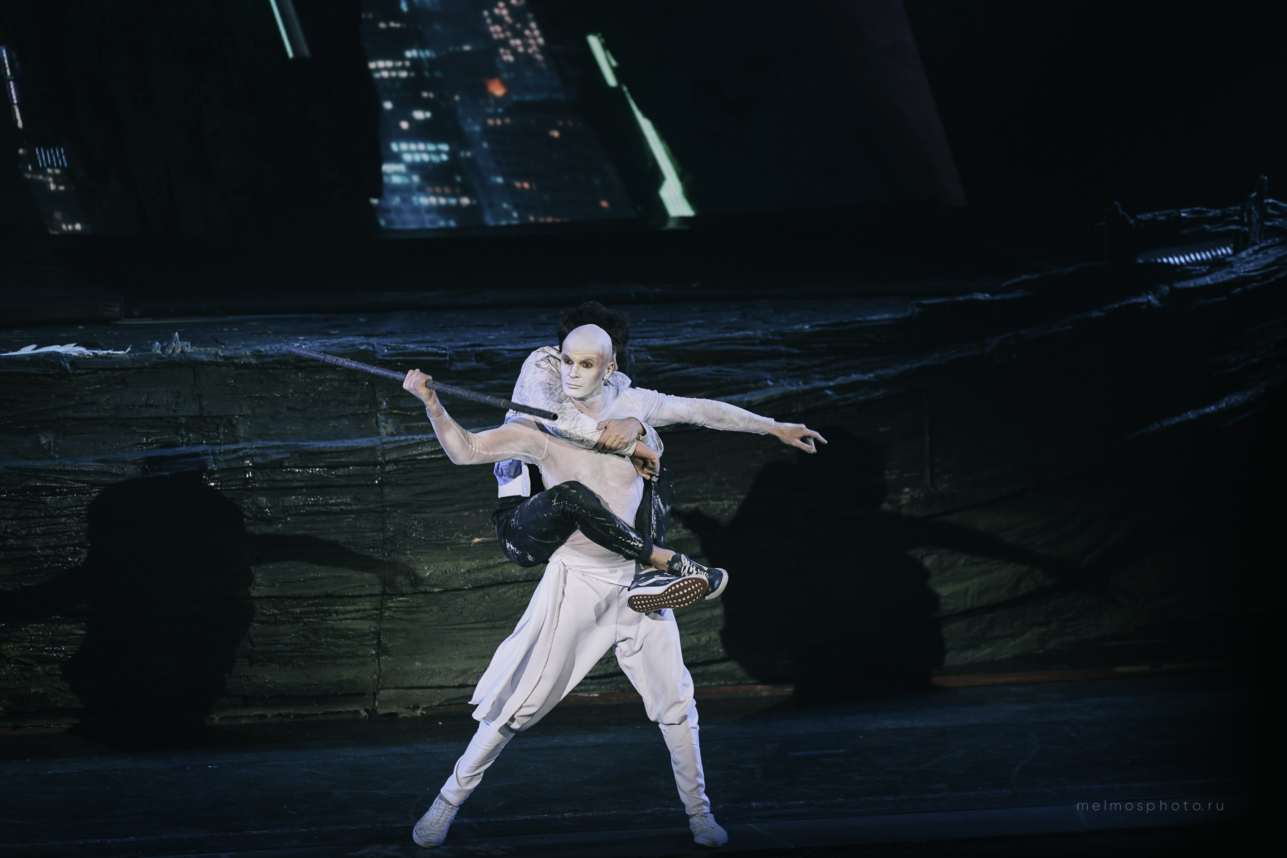 АНТИГРАВИТАЦИЯ. Репортажный, архитектурный, театральный и файн-арт фотограф Лена Мельникова в Москве