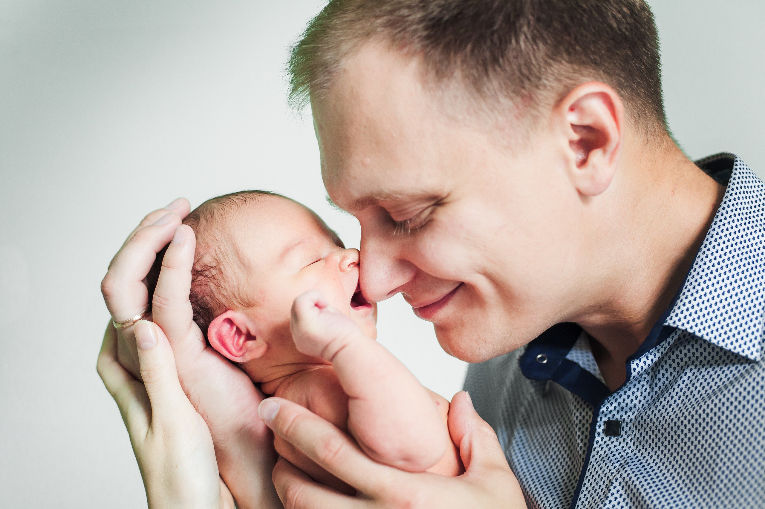 Выписка из роддома. Репортажный, семейный и детский фотограф в Пензе и Заречном Арина Ермилова. Картины барельеф на заказ