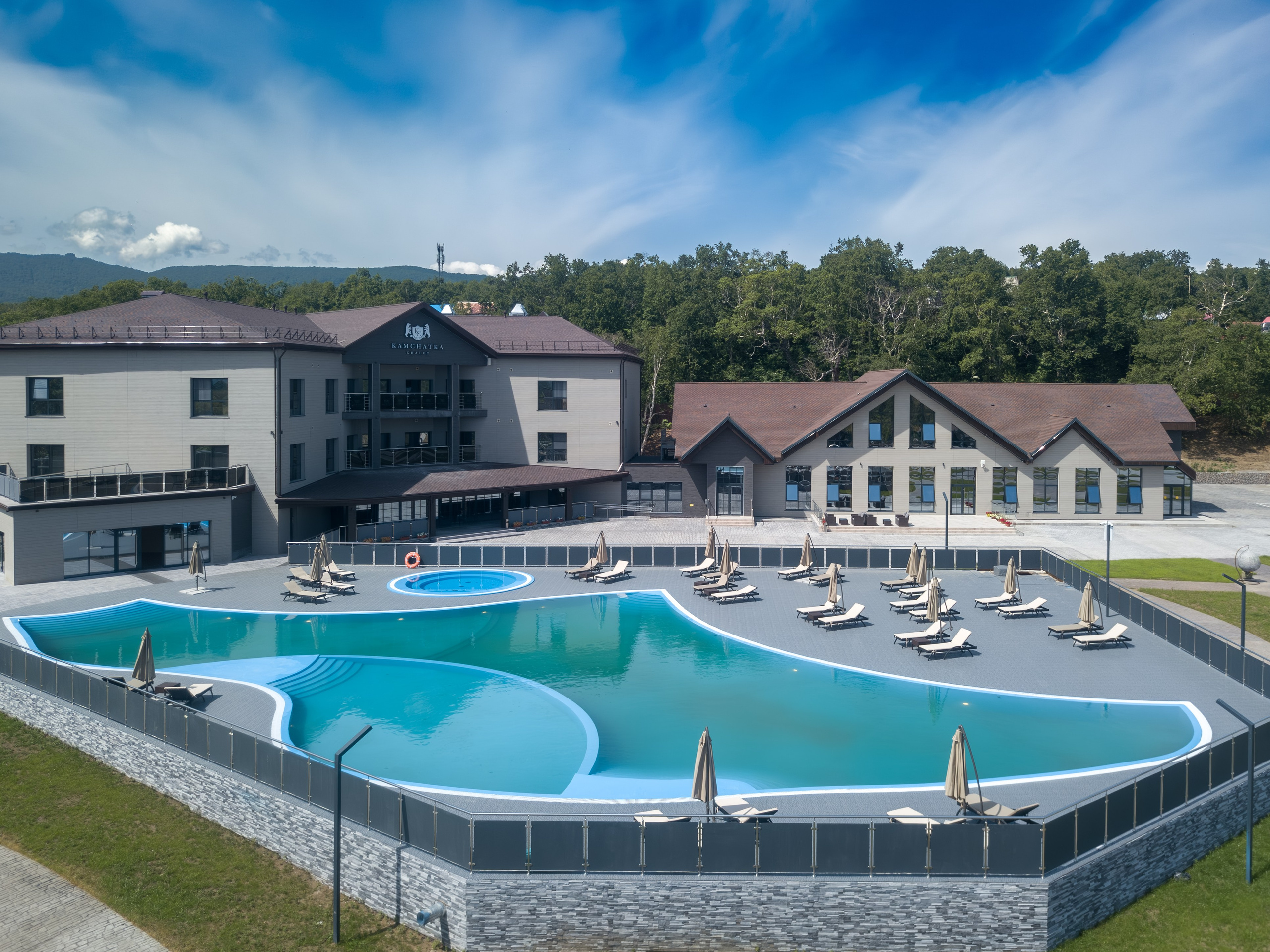 Экстерьер Kamchatka Chalet. Репортажный фотограф в Красной Поляне и Сочи Павлюченко Екатерина