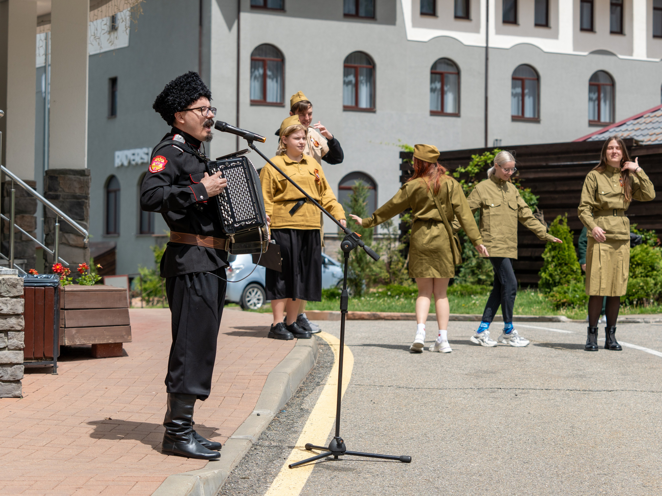 Шествие бессмертного полка 9 мая 2024 Rosa Springs. Репортажный фотограф в Красной Поляне и Сочи Павлюченко Екатерина