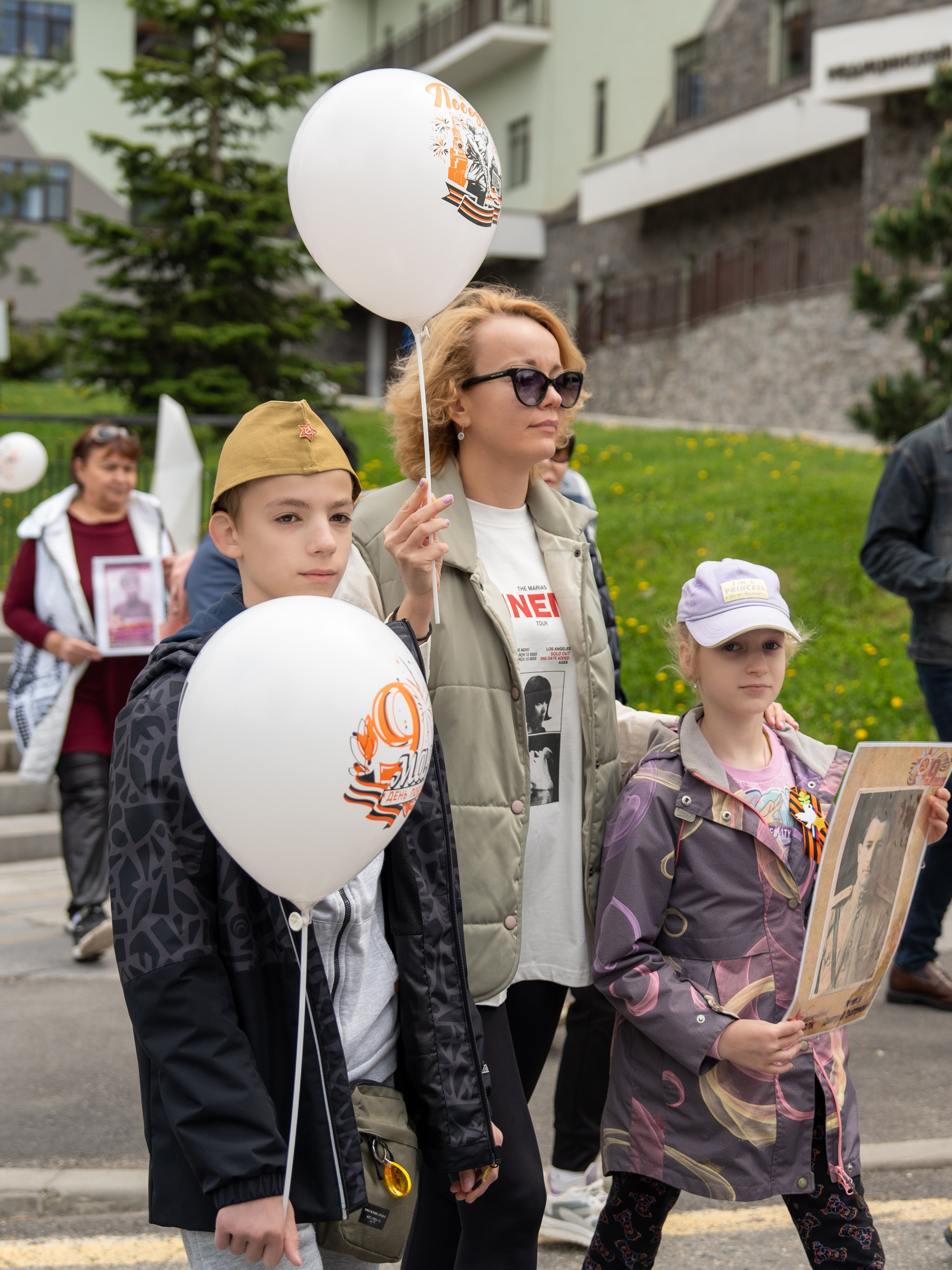 Шествие бессмертного полка 9 мая 2024 Rosa Springs. Репортажный фотограф в Красной Поляне и Сочи Павлюченко Екатерина