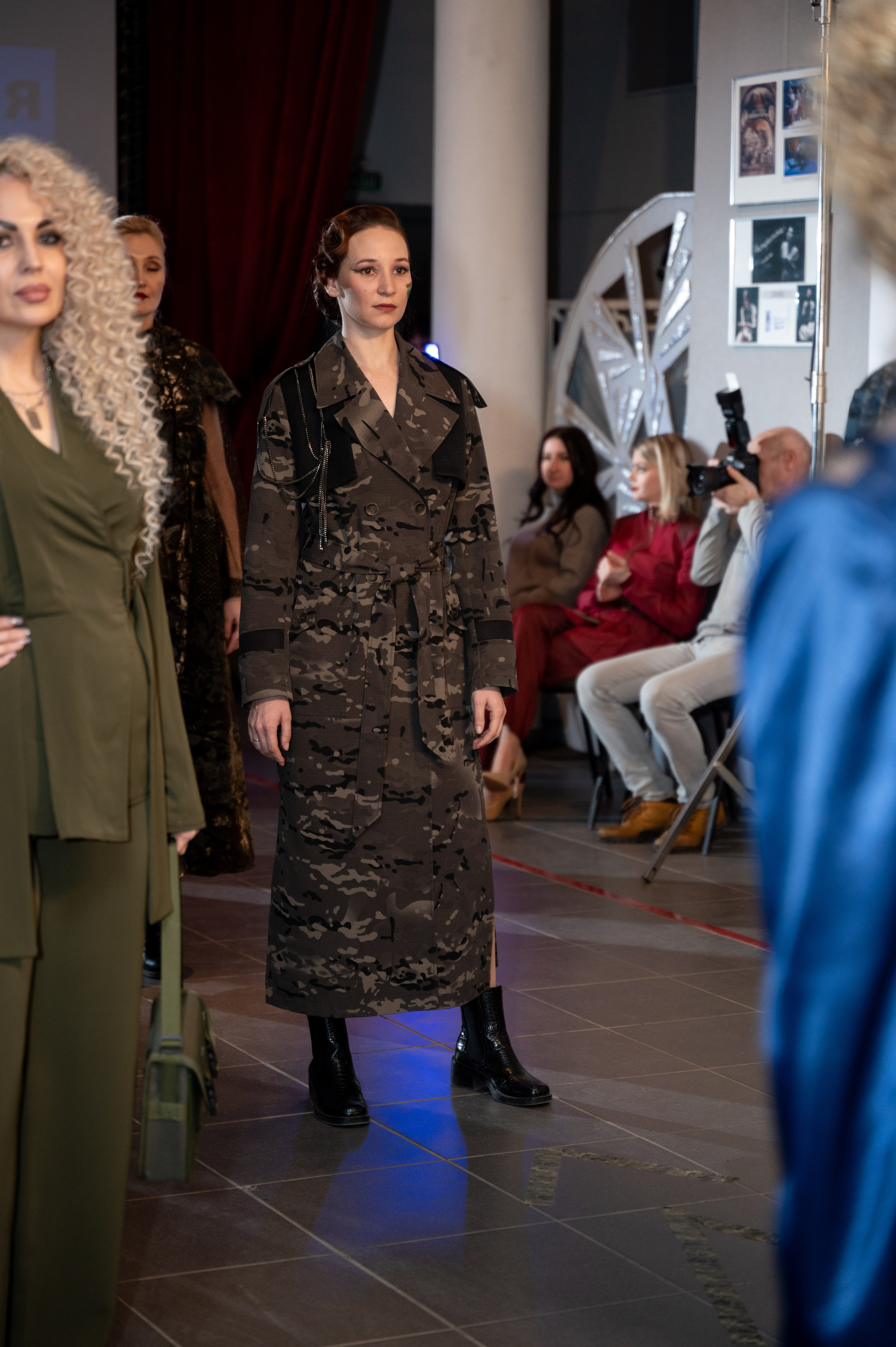 Закрытый показ милитари «Своя трансформация» дизайнера Юлии Бойченко | 24.04.2025. Фотограф в Омске Елизавета Кириллова