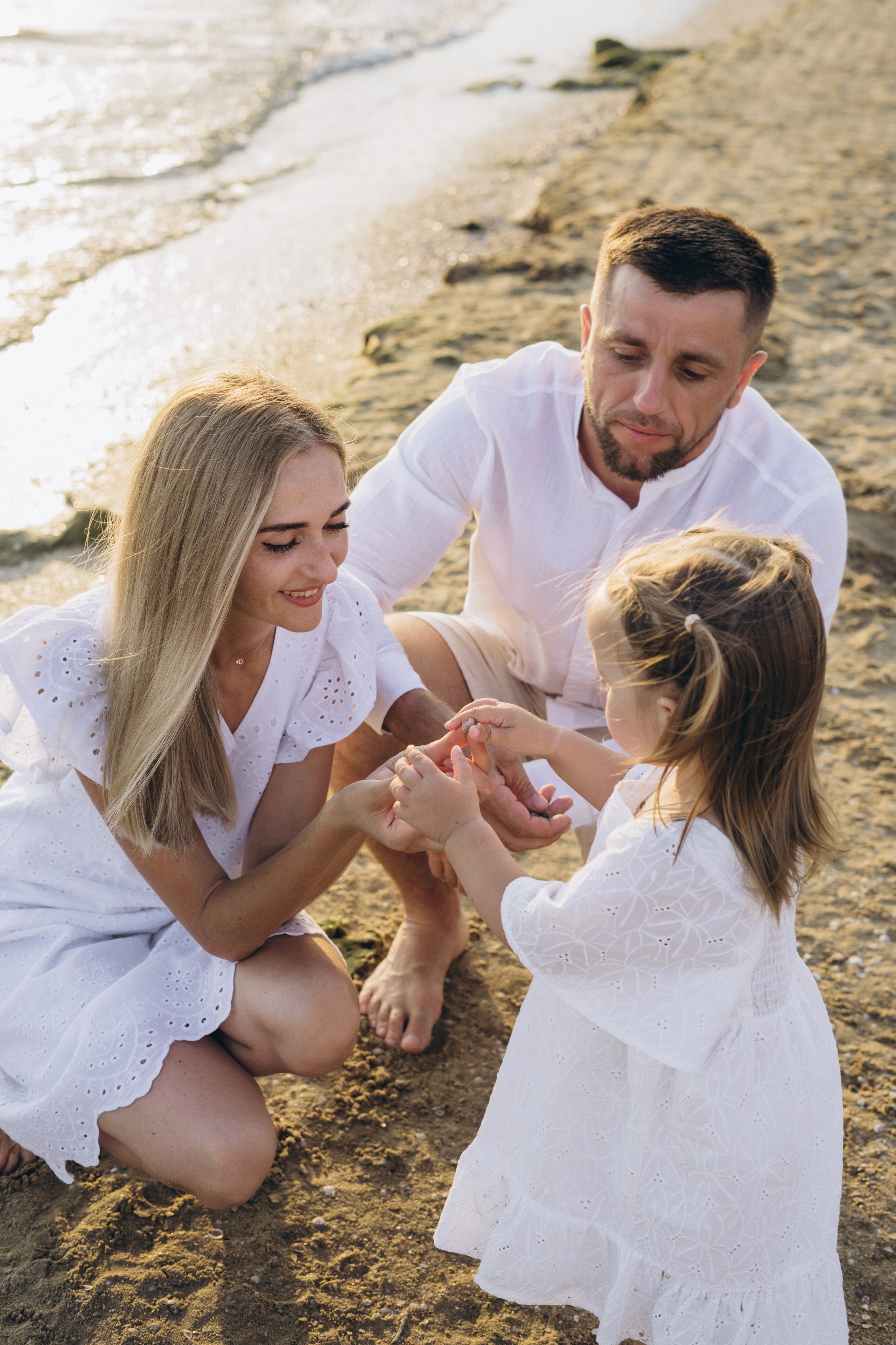 Геленджикская динамика: захватывающий момент, когда вся семья ныряет с пирса, фотограф Геленджик