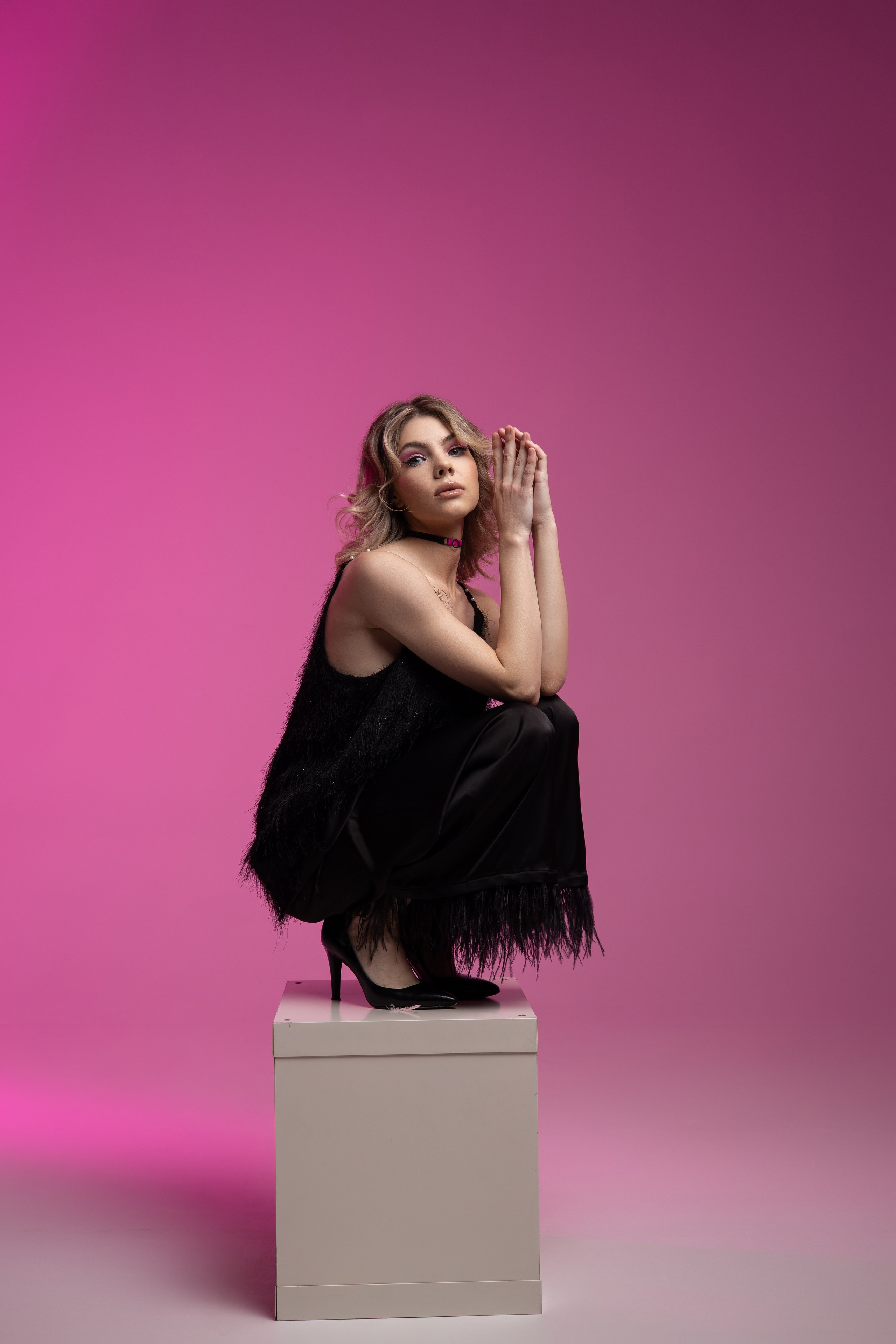 Цветной свет и фигуры. Фотограф Минск