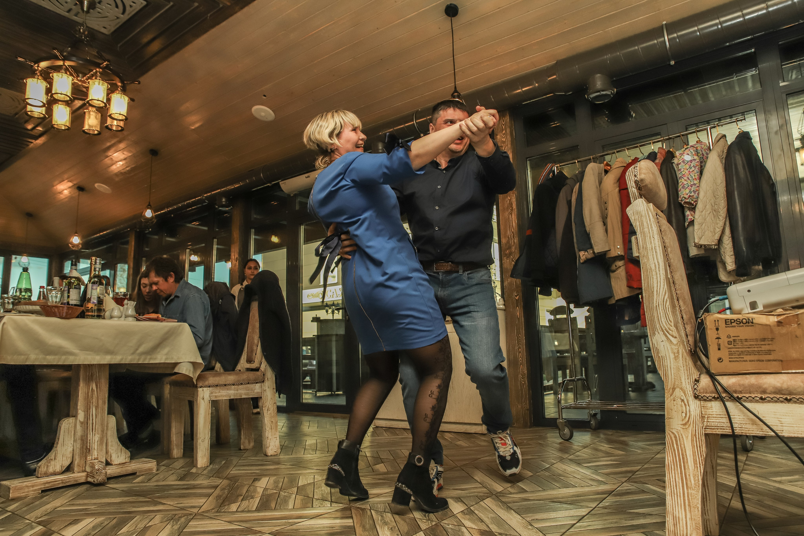 Репортаж торжества в ресторане. Семейный свадебный интерьерный фотограф Тверь Санкт- Марина Свистунова