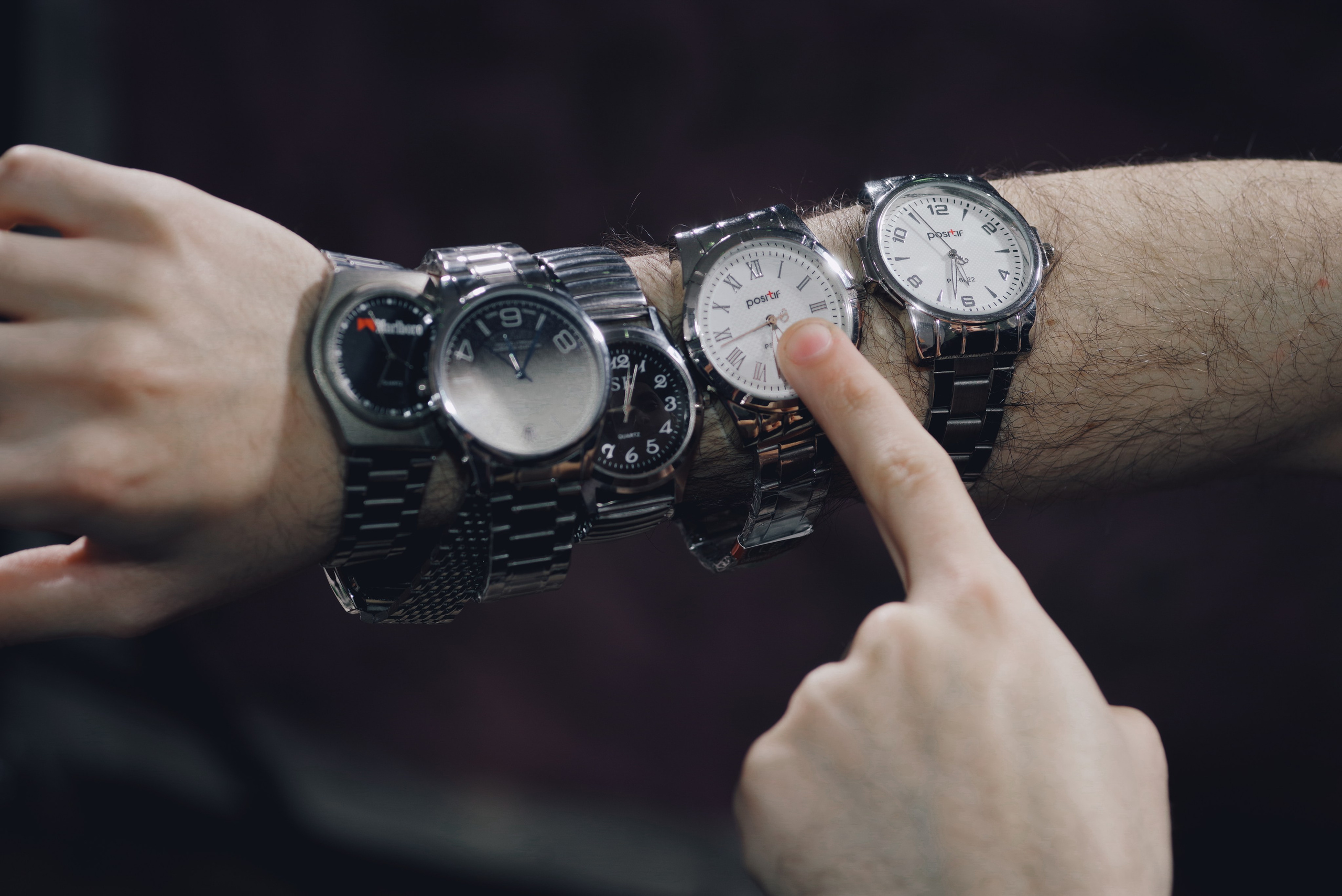 Часы (Спасибо Dato Ninua часовщику из Сенаки за часы для фотосессии). Портретный фотограф Денис Милютин