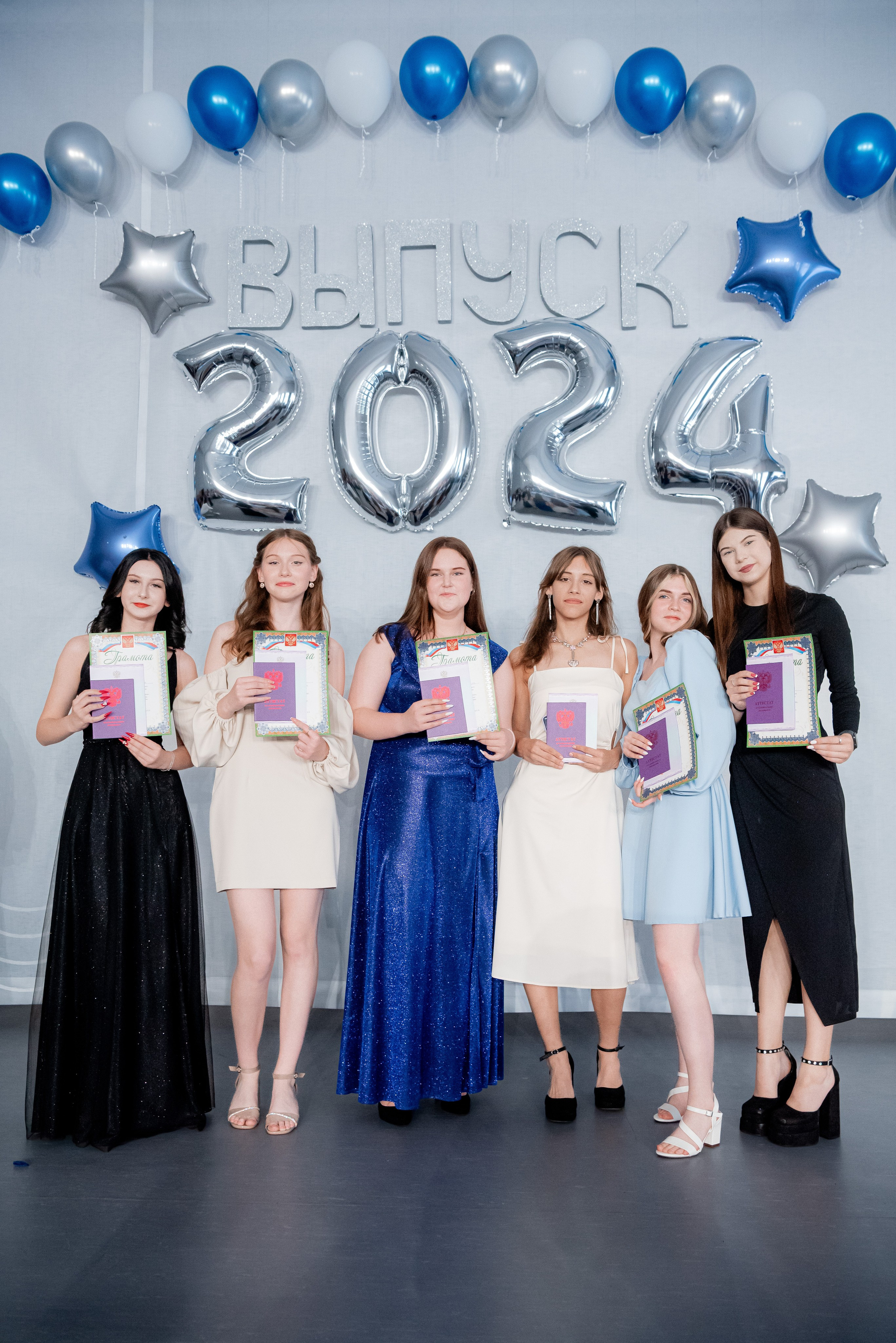 86 школа. Вручение. ДК Тракторозаводского района. Фотограф в Волгограде и Волжском Александр Горбань