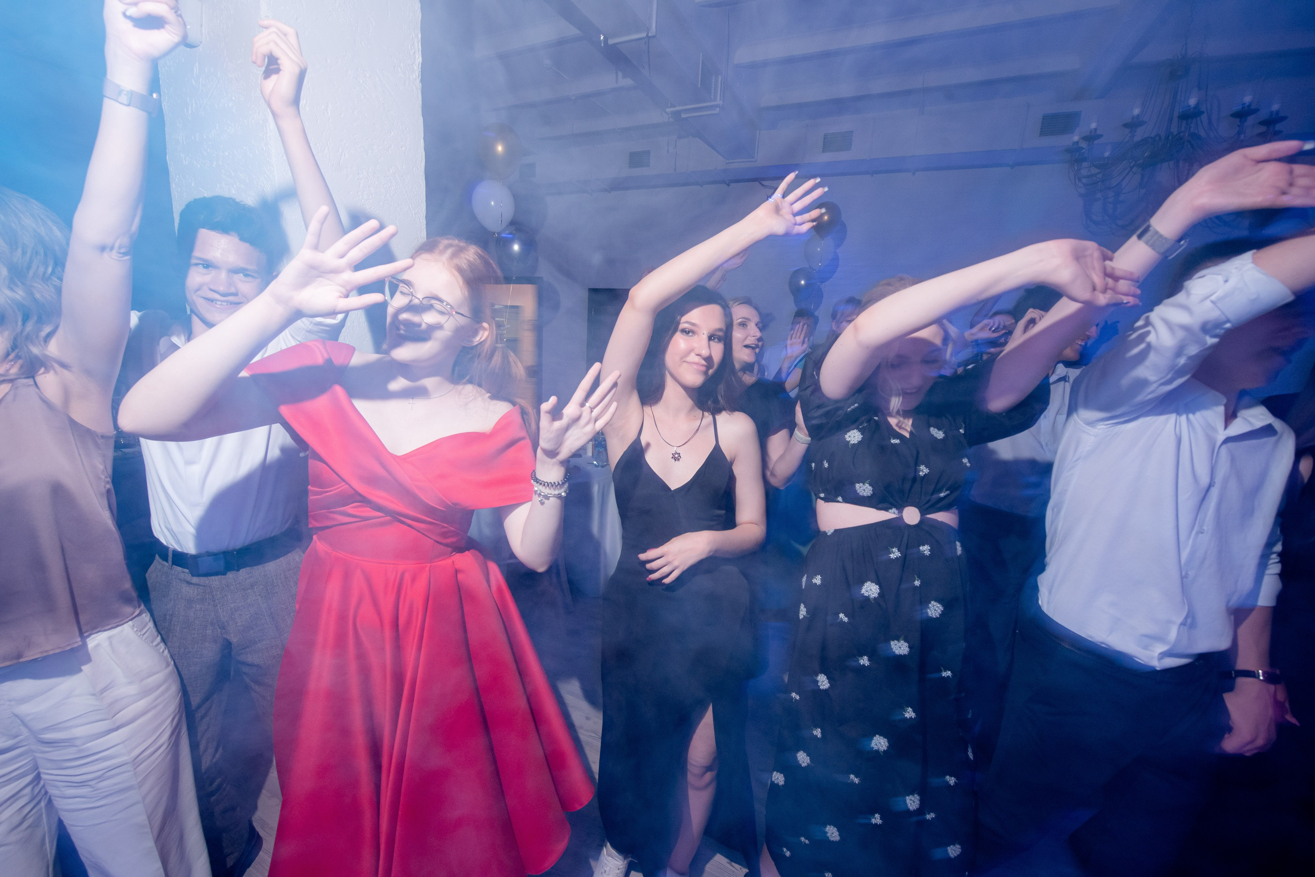 30 Школа. Вручение и Банкет. ДК Юбилейный и Банхоф. Фотограф в Волгограде и Волжском Александр Горбань