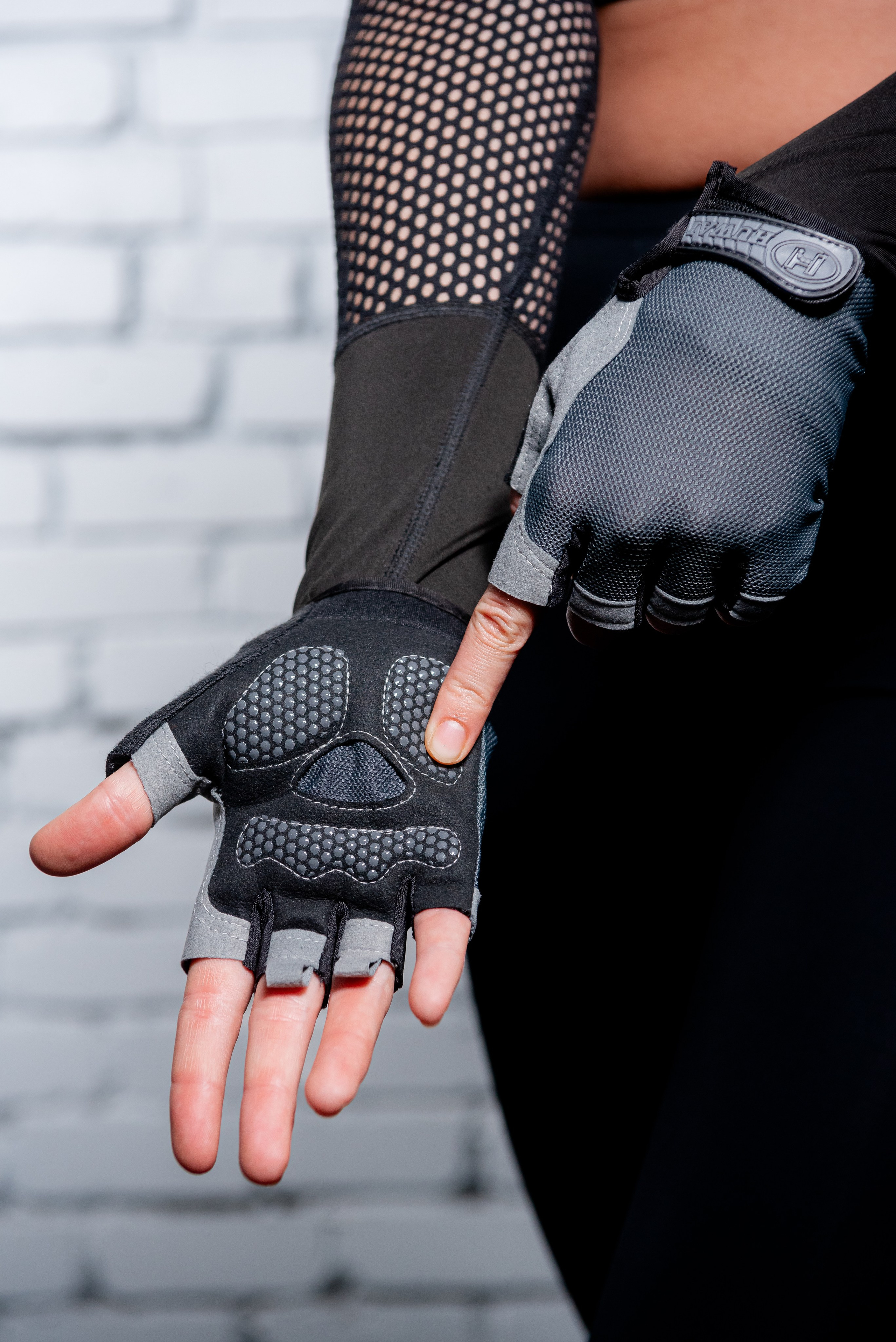 Перчатки для занятий спортом. Фотограф в Волгограде и Волжском Александр Горбань