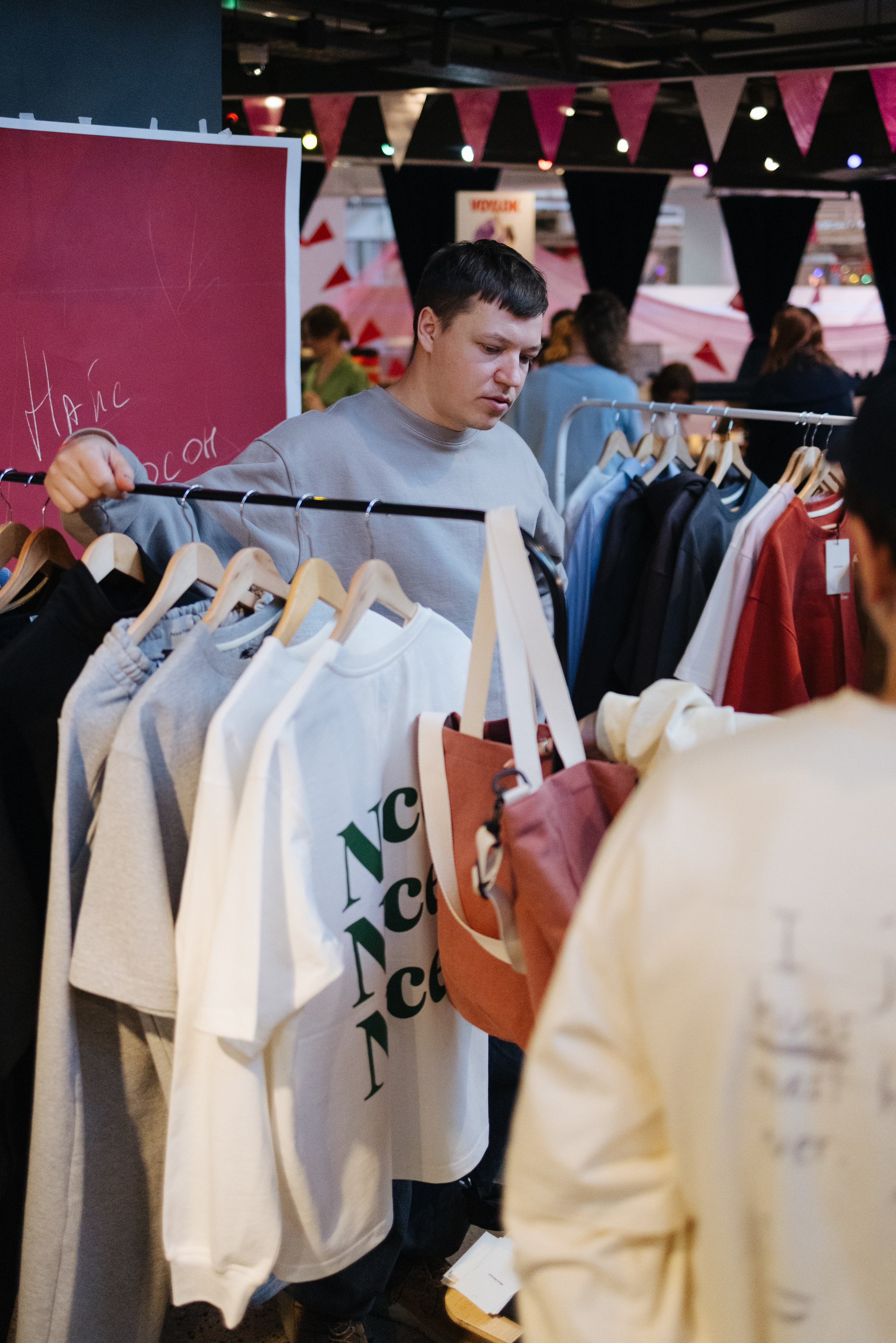 7–8 марта 2025 в пространстве «Три вокзала. Депо» / День 2 / фото Валерий Белобеев. Фотоотчеты «Ламбада-маркета»