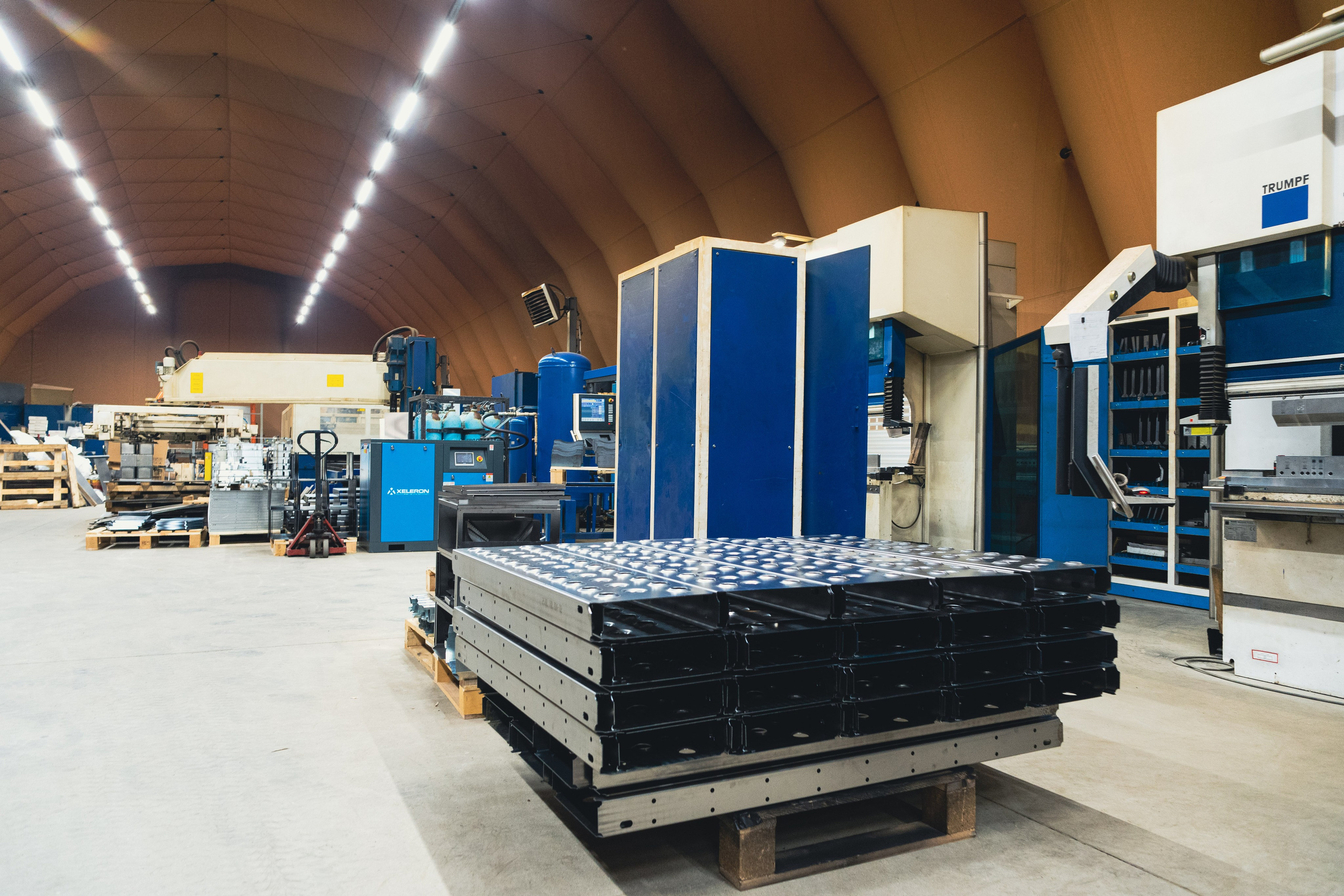 Рабочие цеха компании ПВК. Коммерческий Фотограф Виктор Фоменых