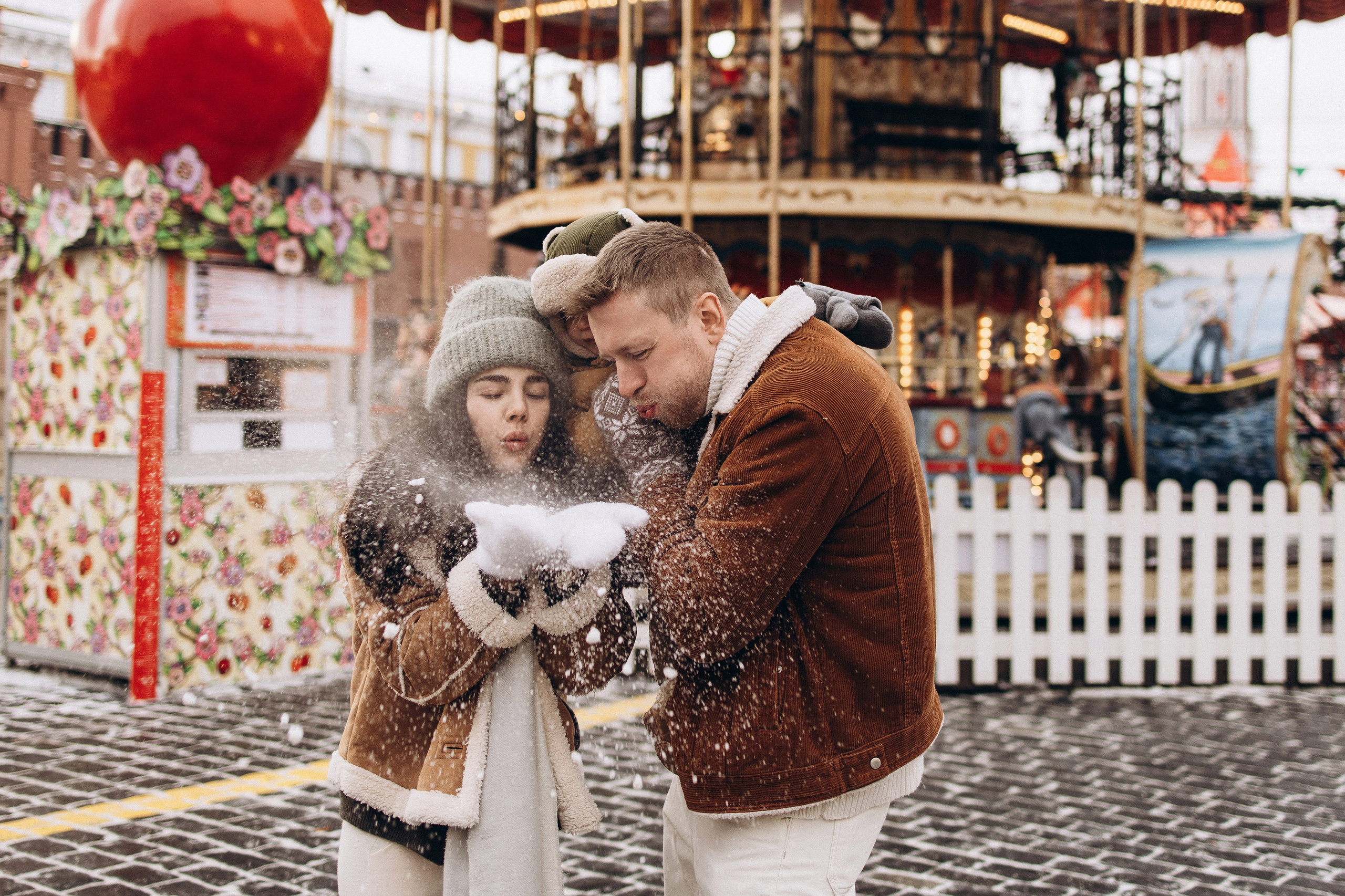 Марьям, Михаил и Лев на Рождественской ярмарке. Семейный фотограф в Москве Марина Петра