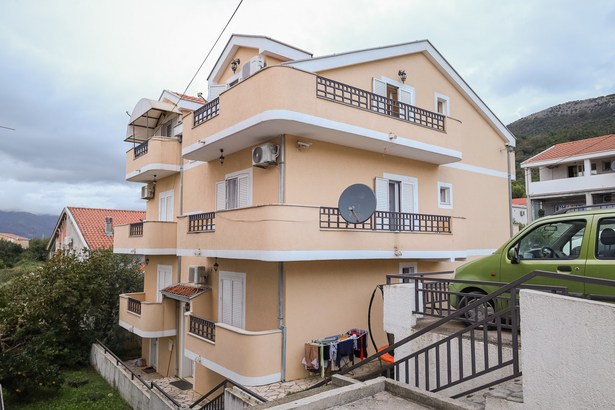 Private aparts for sale. Fotograf u Crnoj Gori-porodično fotografisanje sa djecom, lovestory, nekretnine