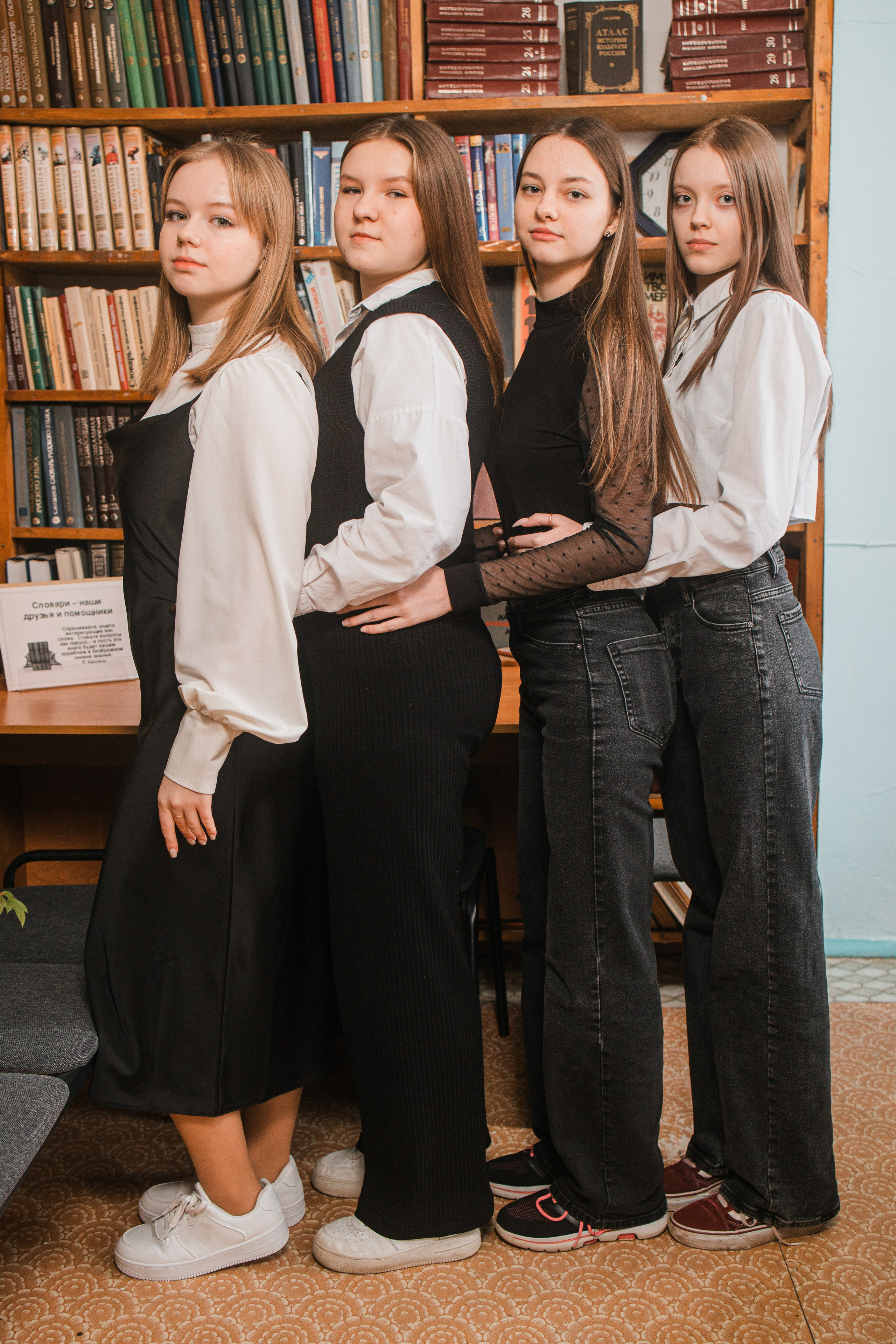 Групповая фотосессия 9 класса для альбома. Выпускные альбомы в Серпухове