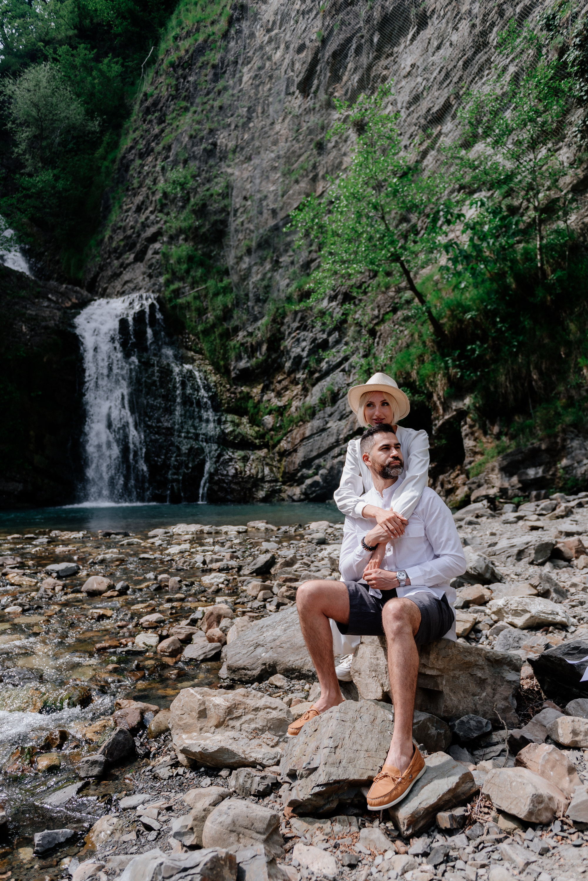 Pre-wedding photoshoot at the waterfall. Fedor Lemeshko — Destination Wedding and Family Lifestyle photographer