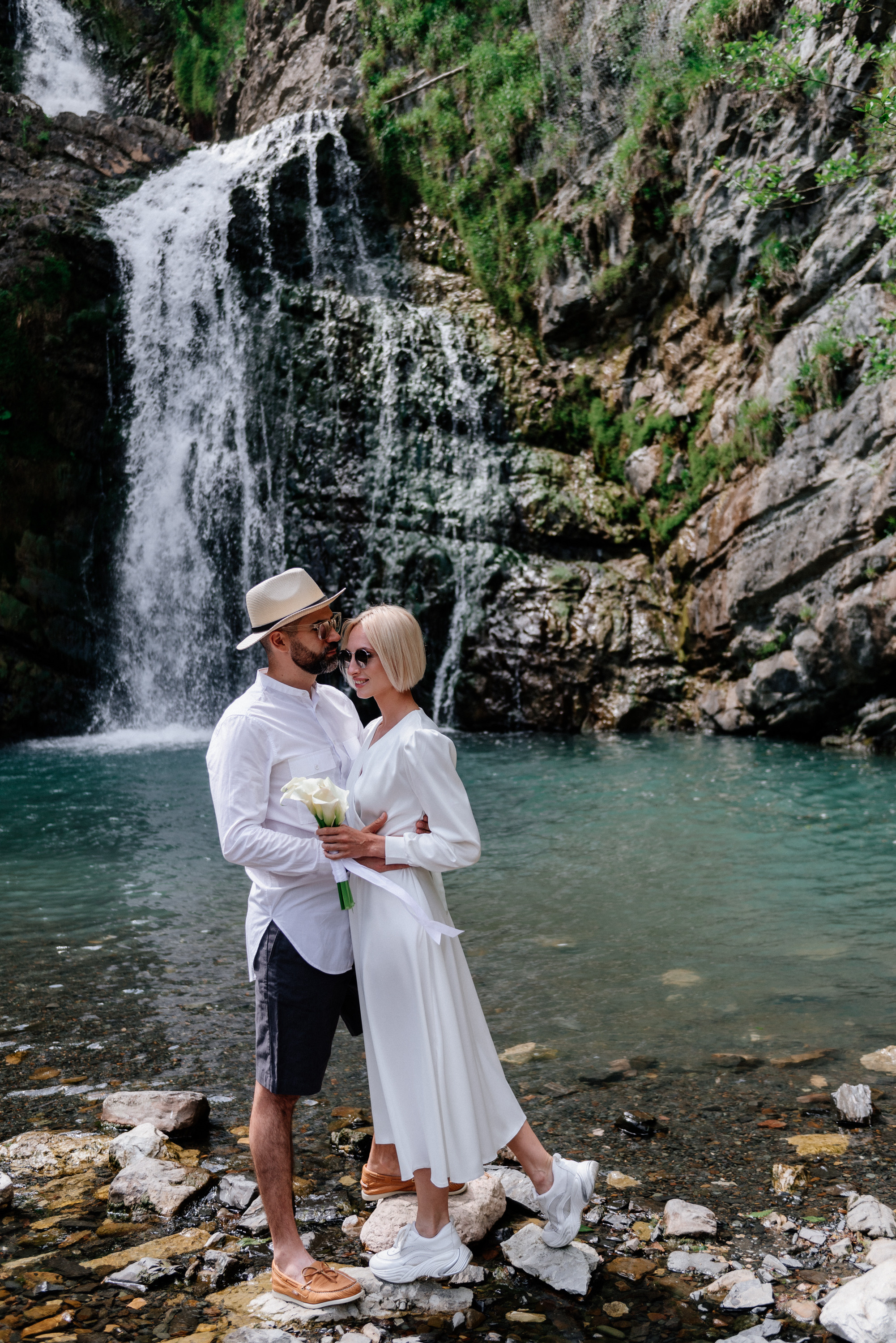 Pre-wedding photoshoot at the waterfall. Fedor Lemeshko — Destination Wedding and Family Lifestyle photographer