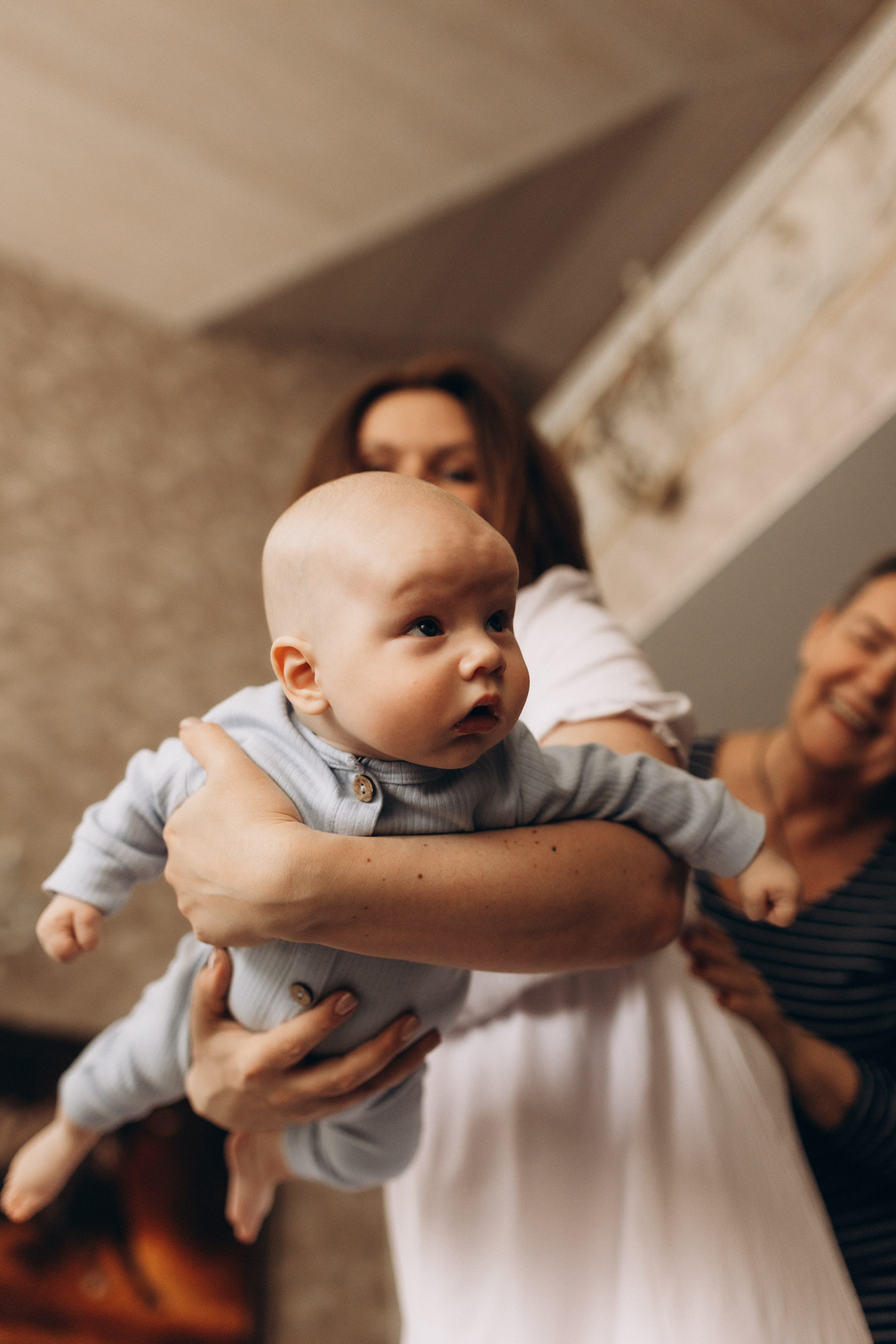Александр Сергеевич с мамой и бабушкой 🤍. Фотограф Артем Бросов в Санкт-Петербурге и Дубае