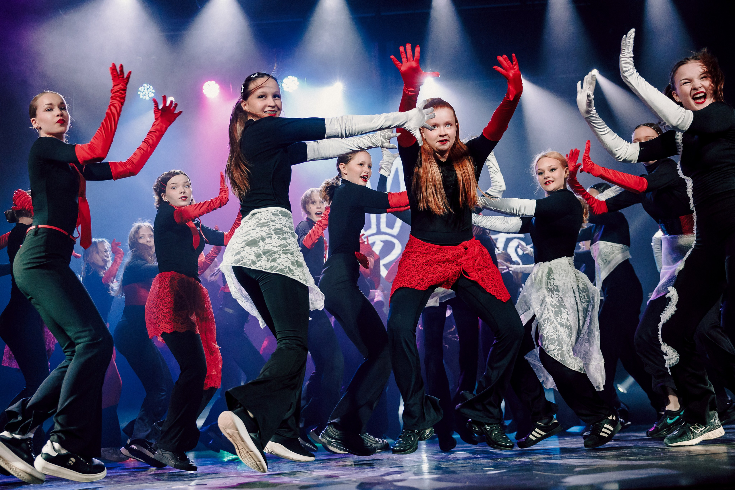 Отчётный концерт танцевальной школы «Red Rabbits» 2025. Лёшка Варзегов — фотограф