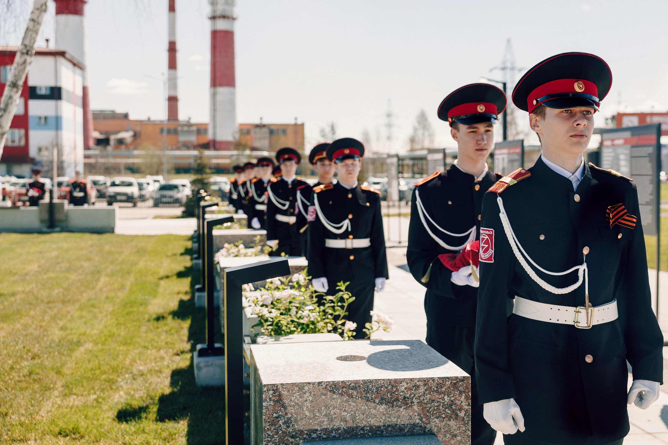 Торжественный митинг, посвящённый открытию Мемориала Славы воинам-новотрубникам. Лёшка Варзегов — фотограф