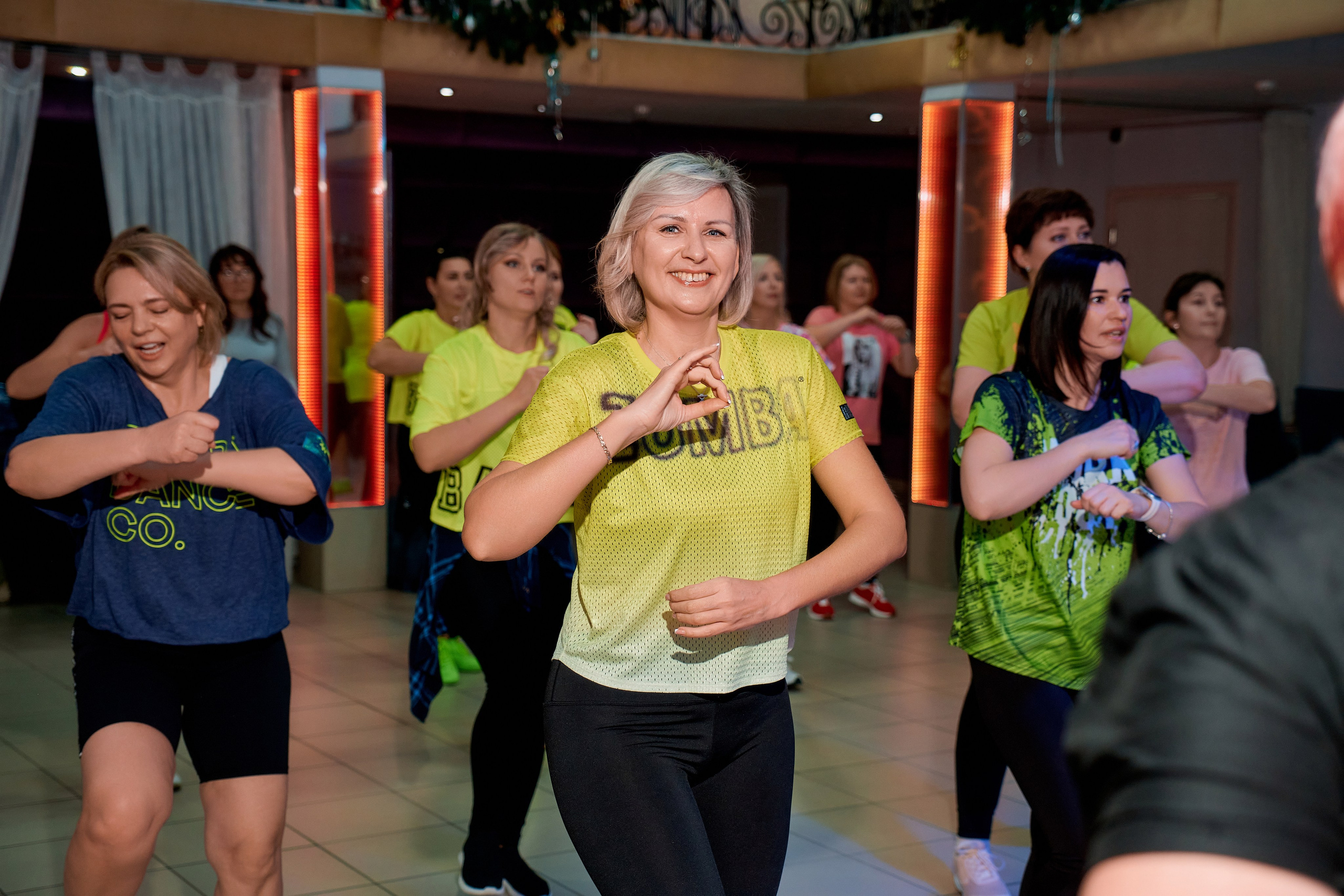 Благотворительная тренировка ЗУМБА. Арт-кафе «Чайка». Фотограф Таганрог Анна Трайжон