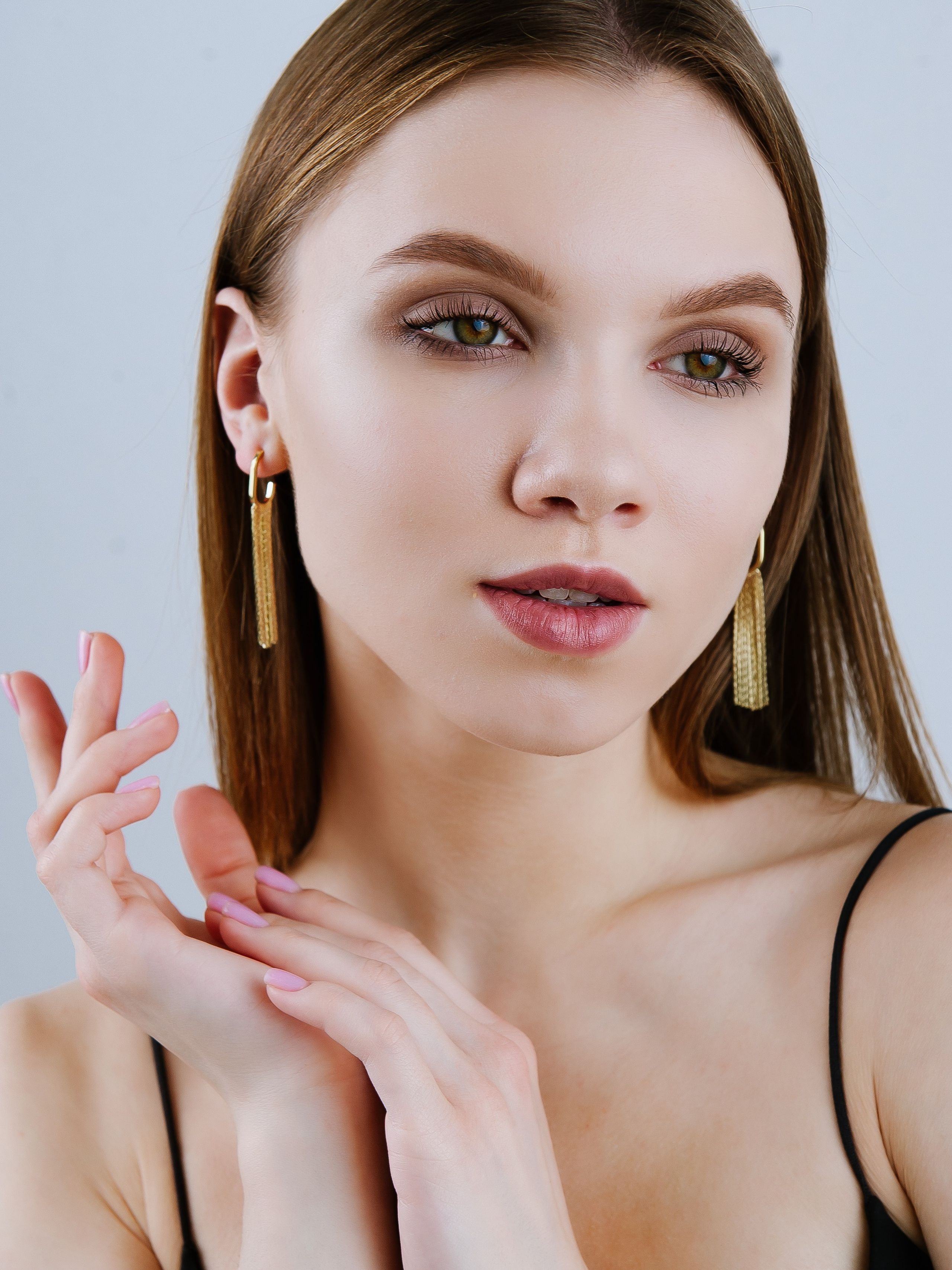 Бижутерия на модели. Ozon/wb