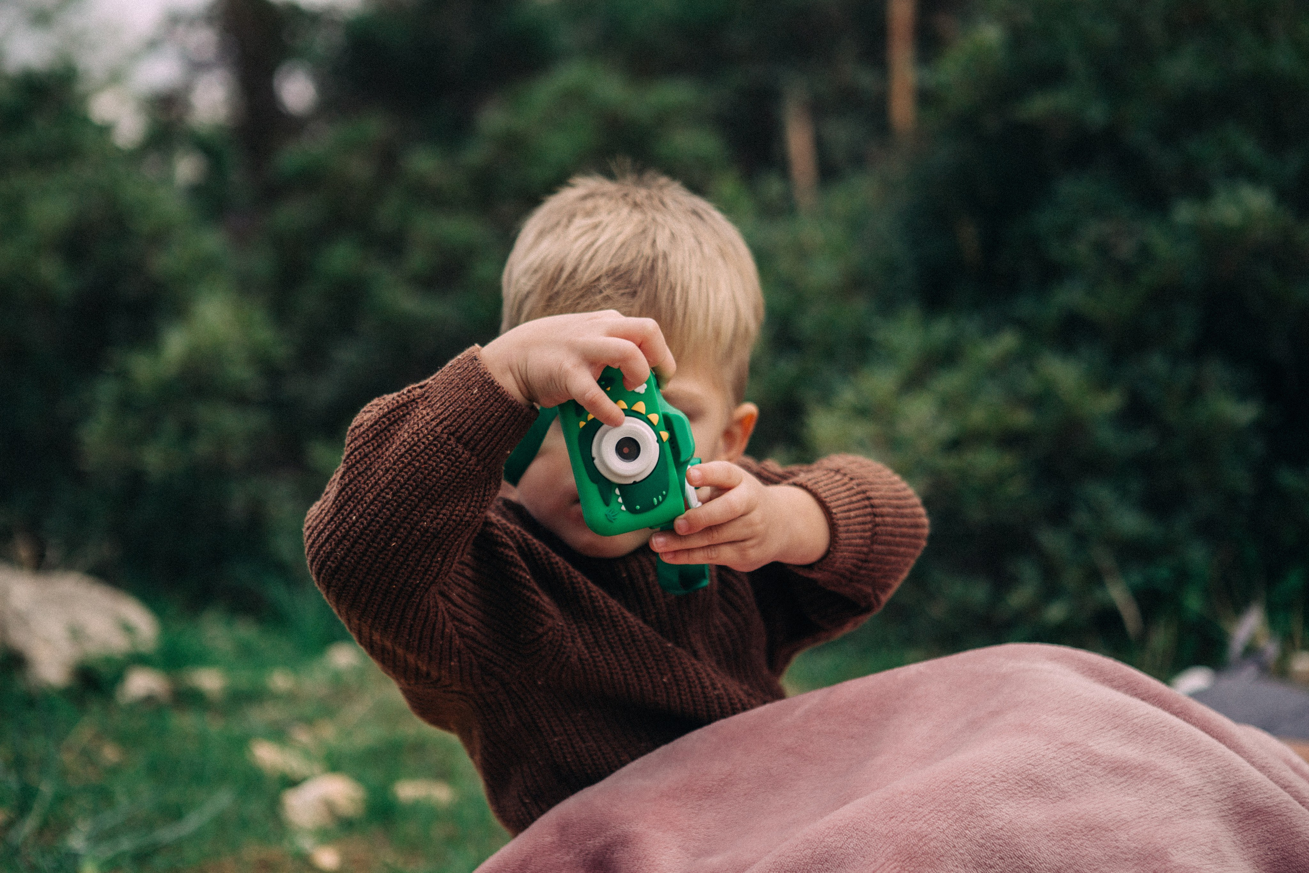 Nastya & Mr. Racoon. Portrait, family and pet photographer in Cyprus, Ksenia Bourdelle