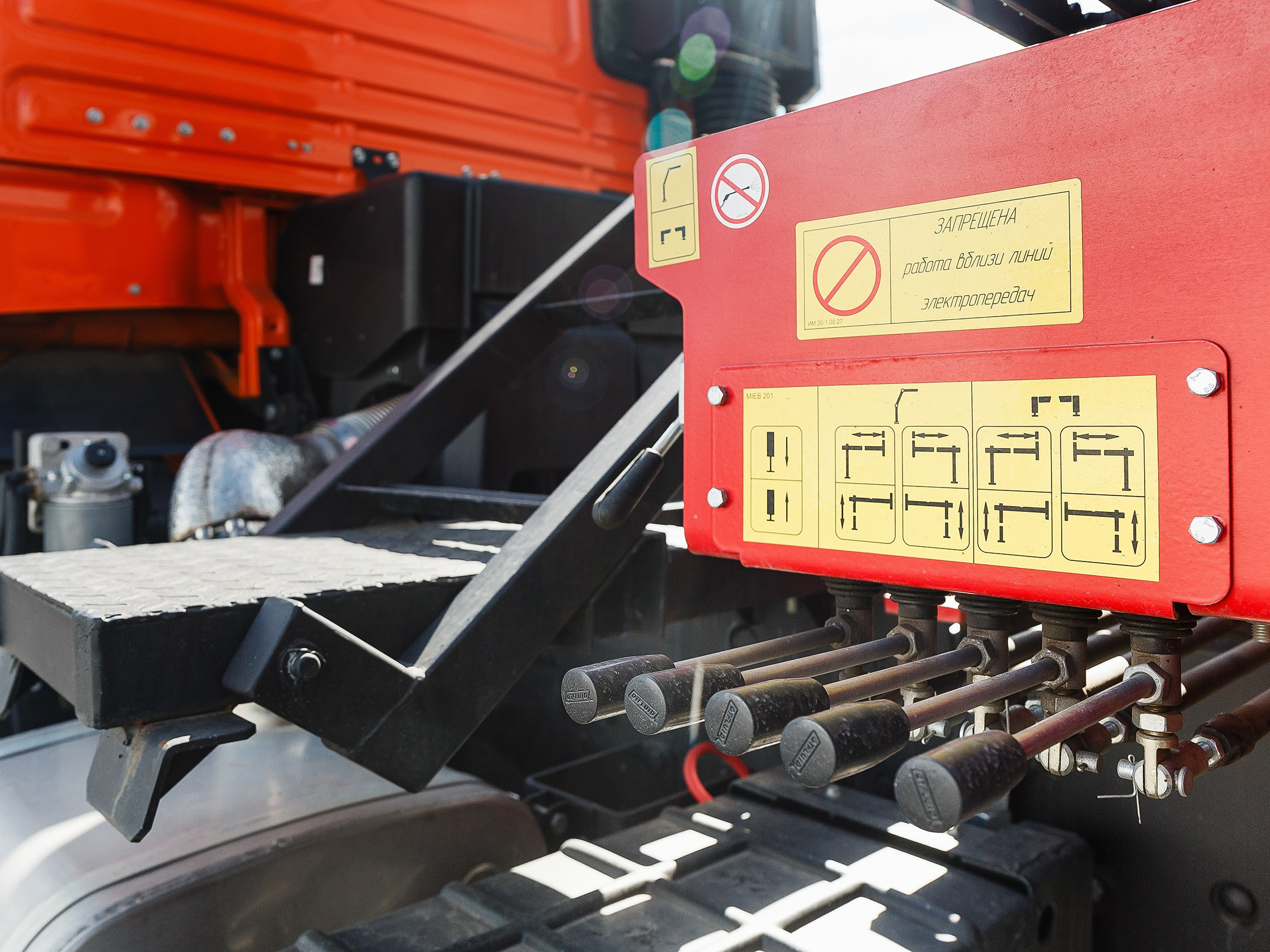 Автомобильный фотограф в СПб. Репортажная фотосъёмка в Санкт-Петербурге. Фотограф на мероприятие: выставки, презентации, автогонки. Фото для сайта, отчётов и публикации в сми. Профессиональный фотограф Сергей Пушкин. Промышленная фотосъёмка. Автопром. Фотосъёмка авто и спецтехники. Профессиональные фото большегрузов.