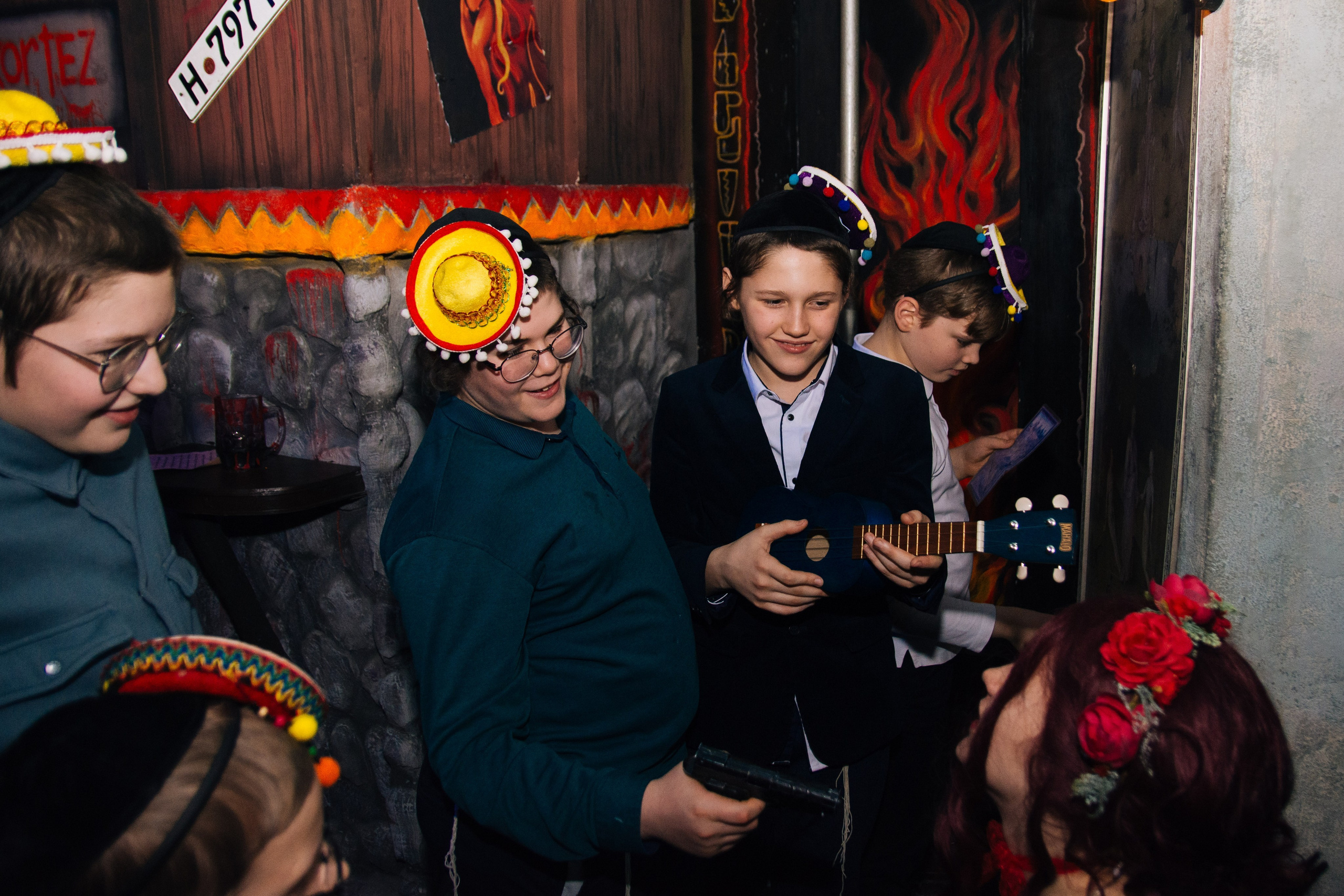 Квесты и праздники в Нелогике. Фотограф в Москве. Индивидуальные и парные съёмки, мероприятия, промо-съёмки для артистов