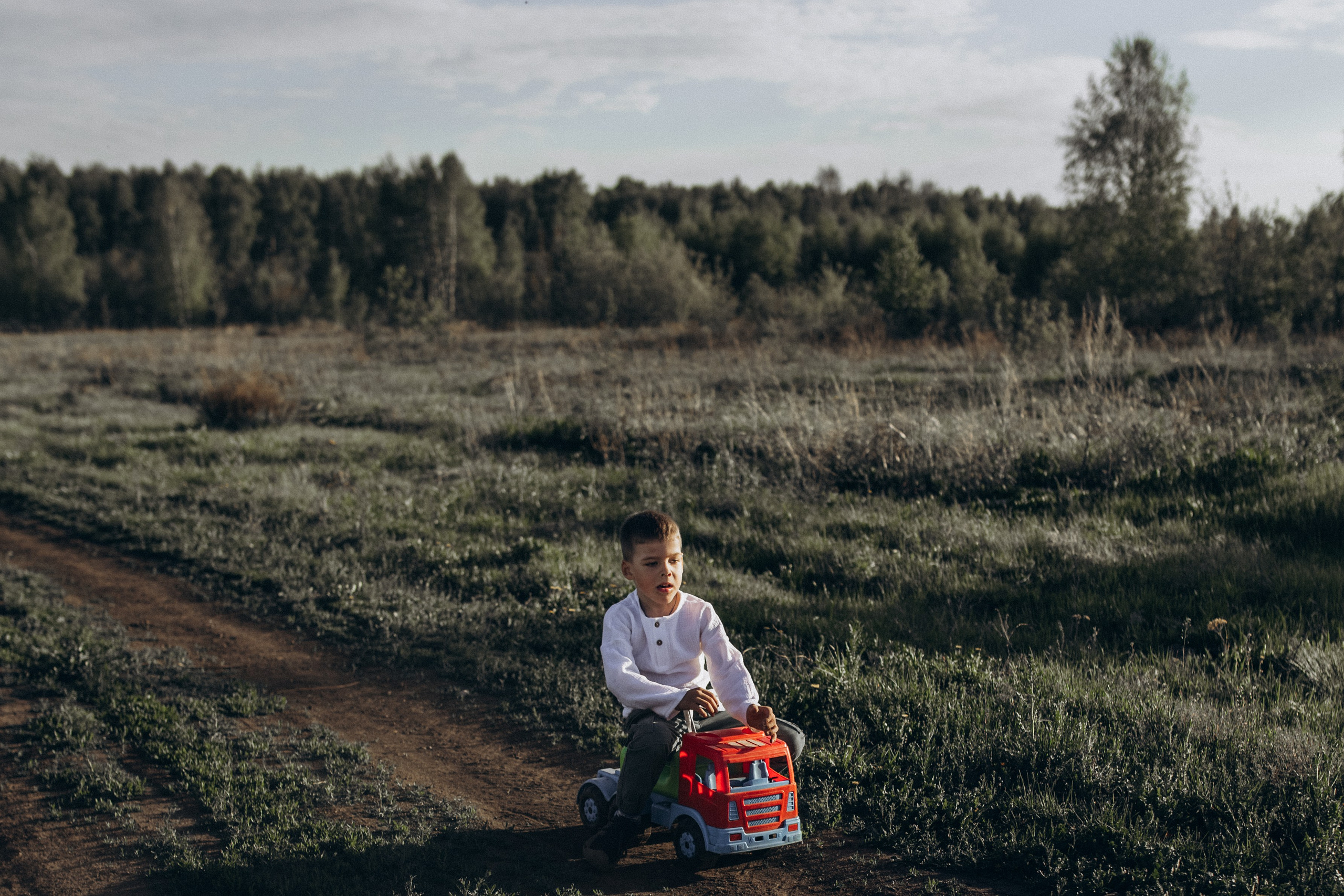 Саша, Миша, Вера и Вика летняя прогулочная съёмка. Семейный фотограф lifestyle в Новосибирске Елена Шпилевая
