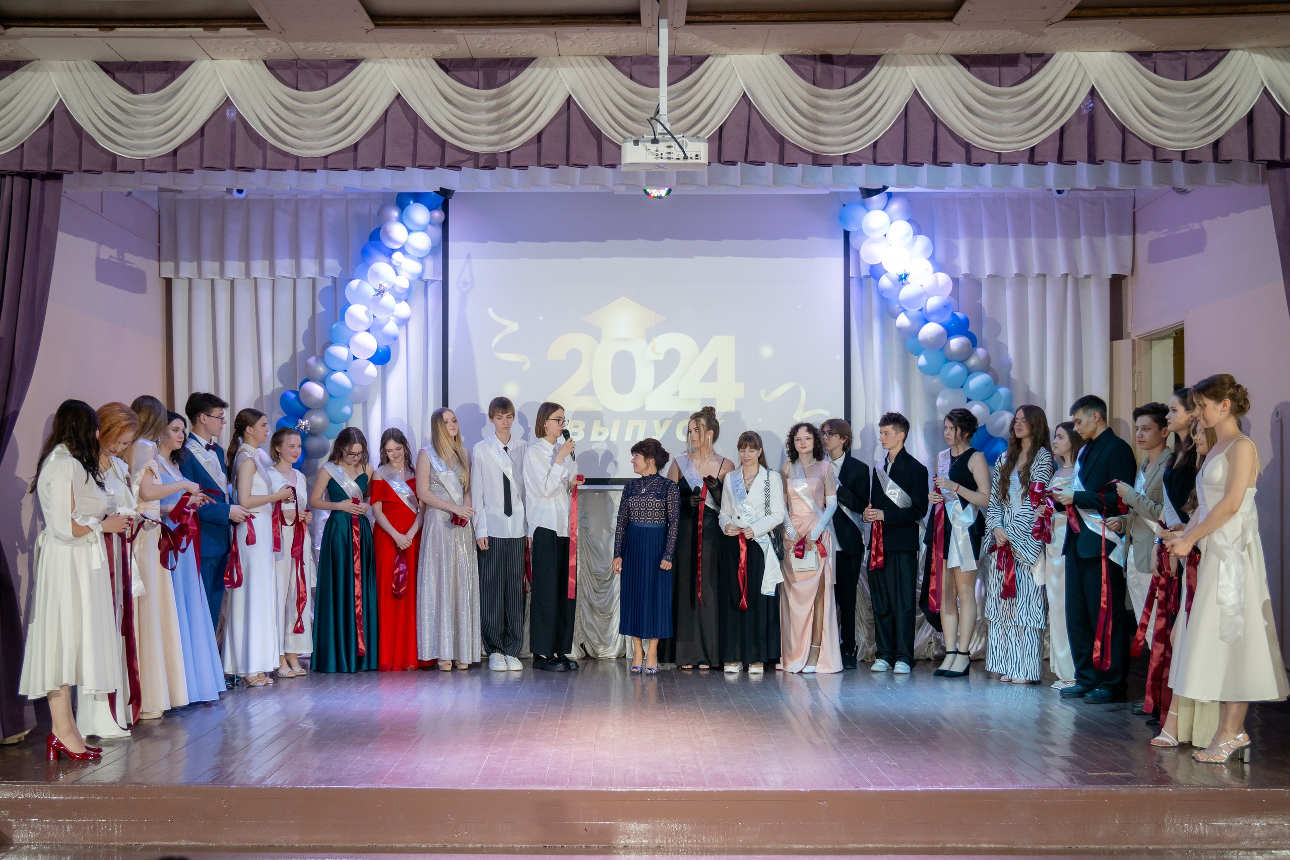 Школьный выпускной 2024 год в Соколе (Минск). Свадебный фотограф в Минске/Беларуси Сергей Спиридонов