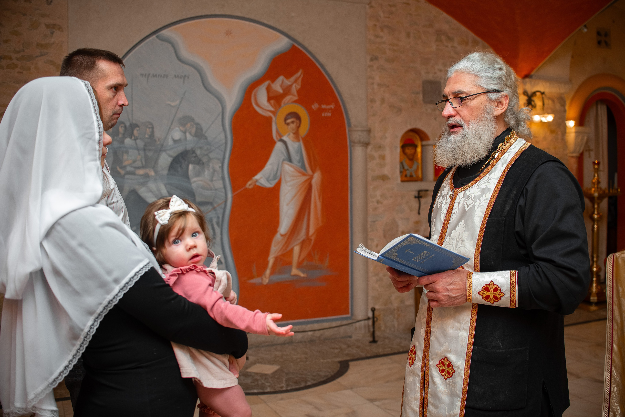 Крещение Василисы в Свято-Елисаветинском монастыре. Семейный фотограф на выписку из роддома и крещение Минск Настя Гришук