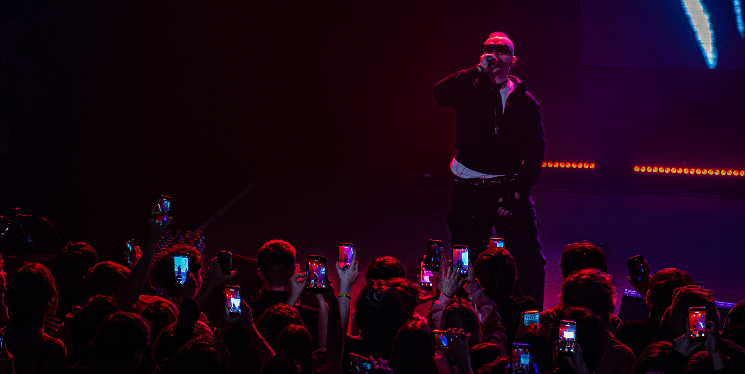 Huzzy b 29.12.2025. Коммерческий и художественный фотограф и видеограф в Москве Арсений Тургенев