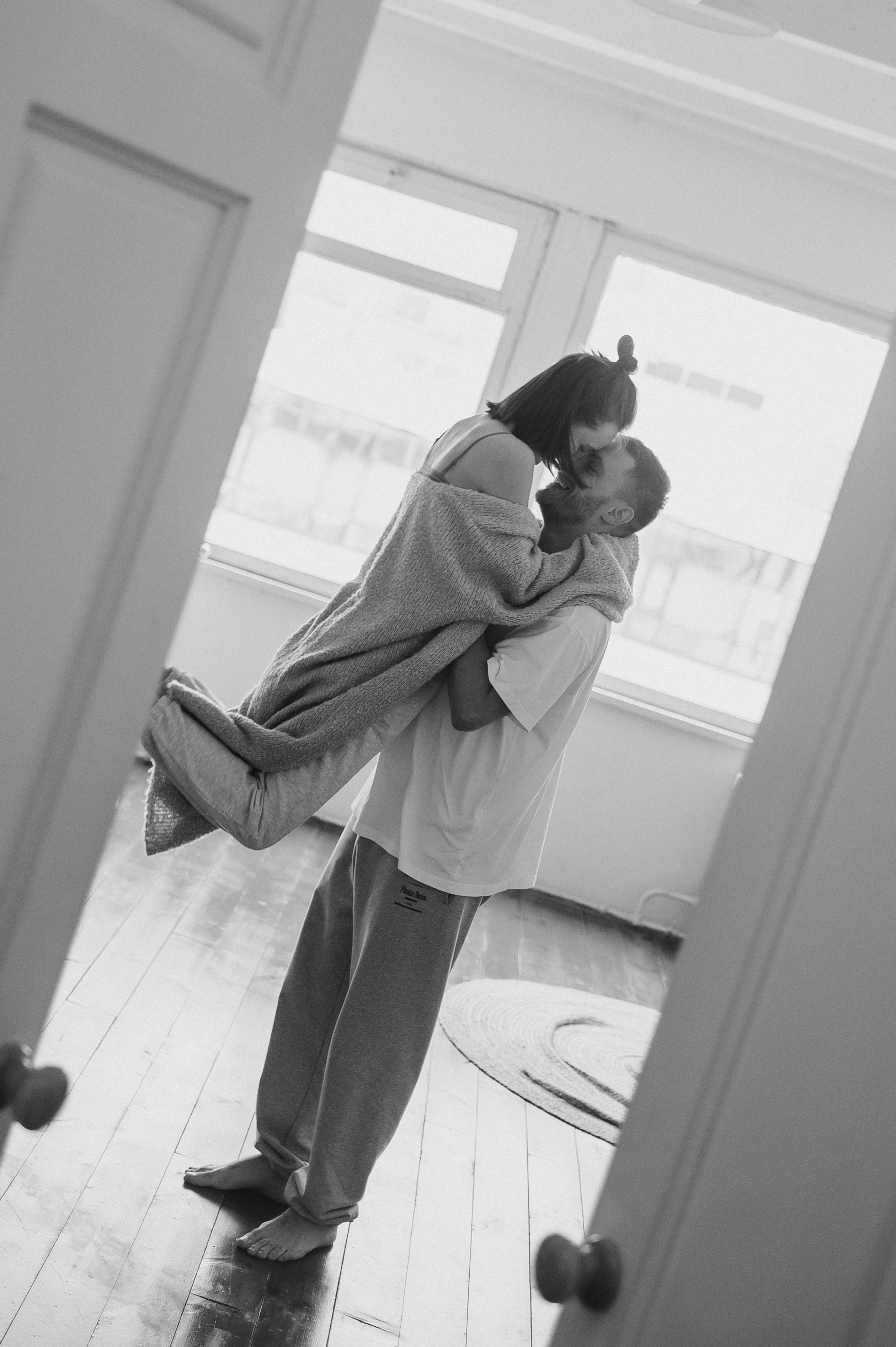 Фотосессия лав стори в студии для Данила и Альбины. Фотограф в Москве и Московской области Таня Яблочкина