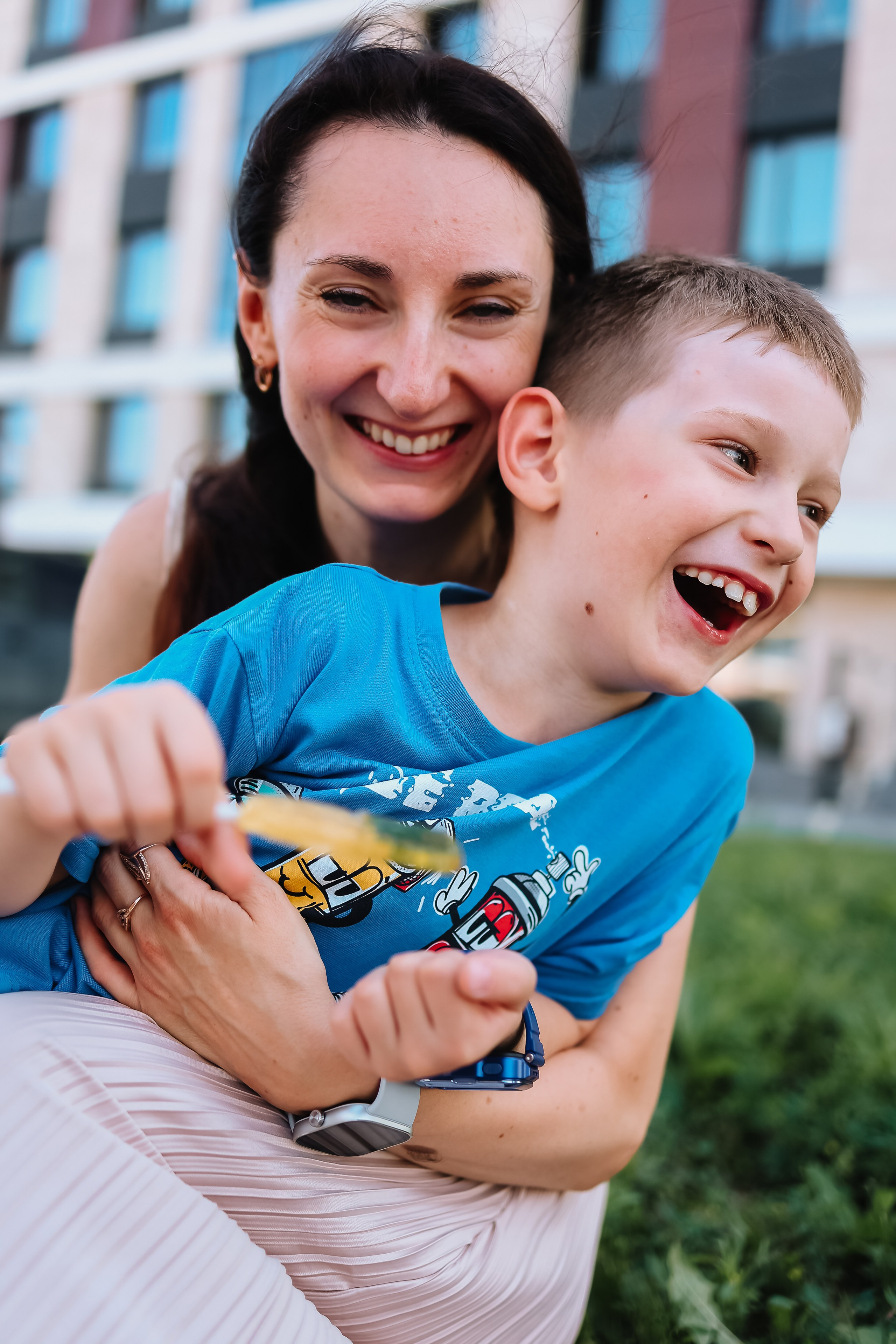 алёна малахова фотограф новосибирск семейный детский домашняя фотосессия в новосибирске день рождения репортажная съёмка фотосессия с лошадьми на конюшне деревня алтай  на природе фотосессия в детском саду мама и сын