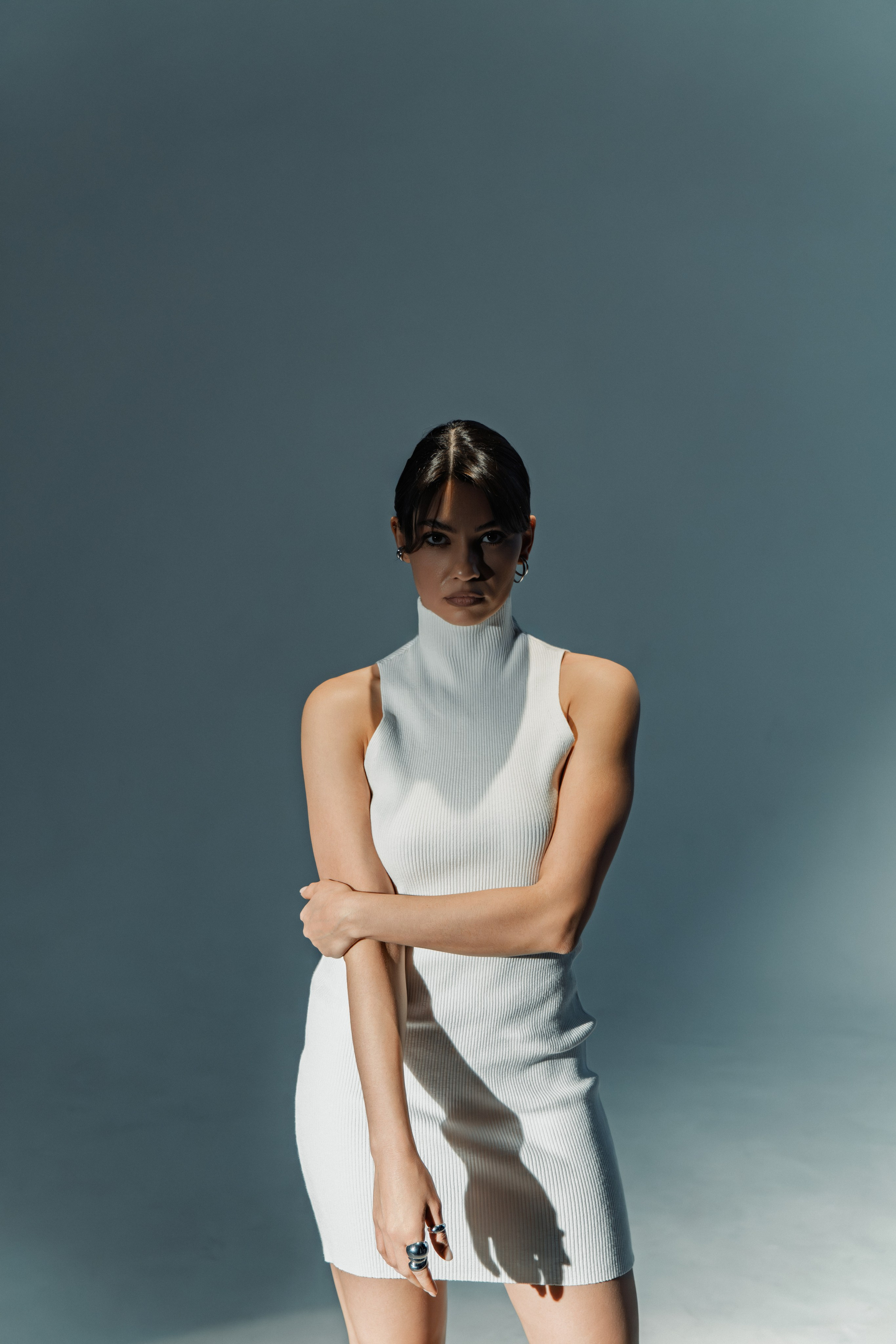 Studio portrait photoshoot on a cyclorama in Kazan - Anton Avanzato