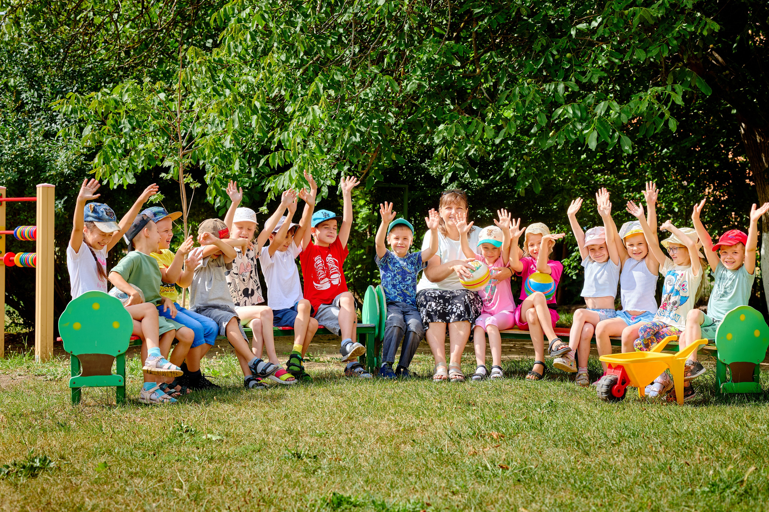 Пример летней съемки в детском саду № 92 Старшая группа Радуга. Фотограф Выпускные альбомы Таганрог Сергей Коробченко