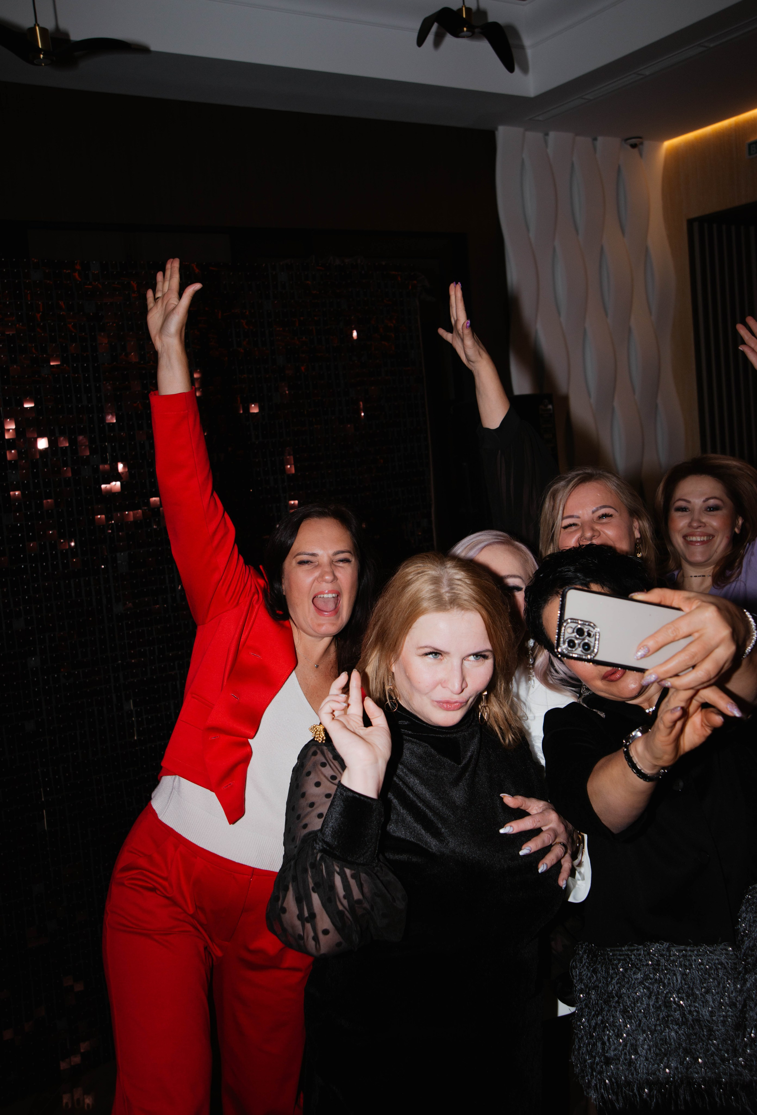 Праздник в стенах клубного пространства «Своя Среда». Ксения Glossa. Портретный и репортажный фотограф в Самаре