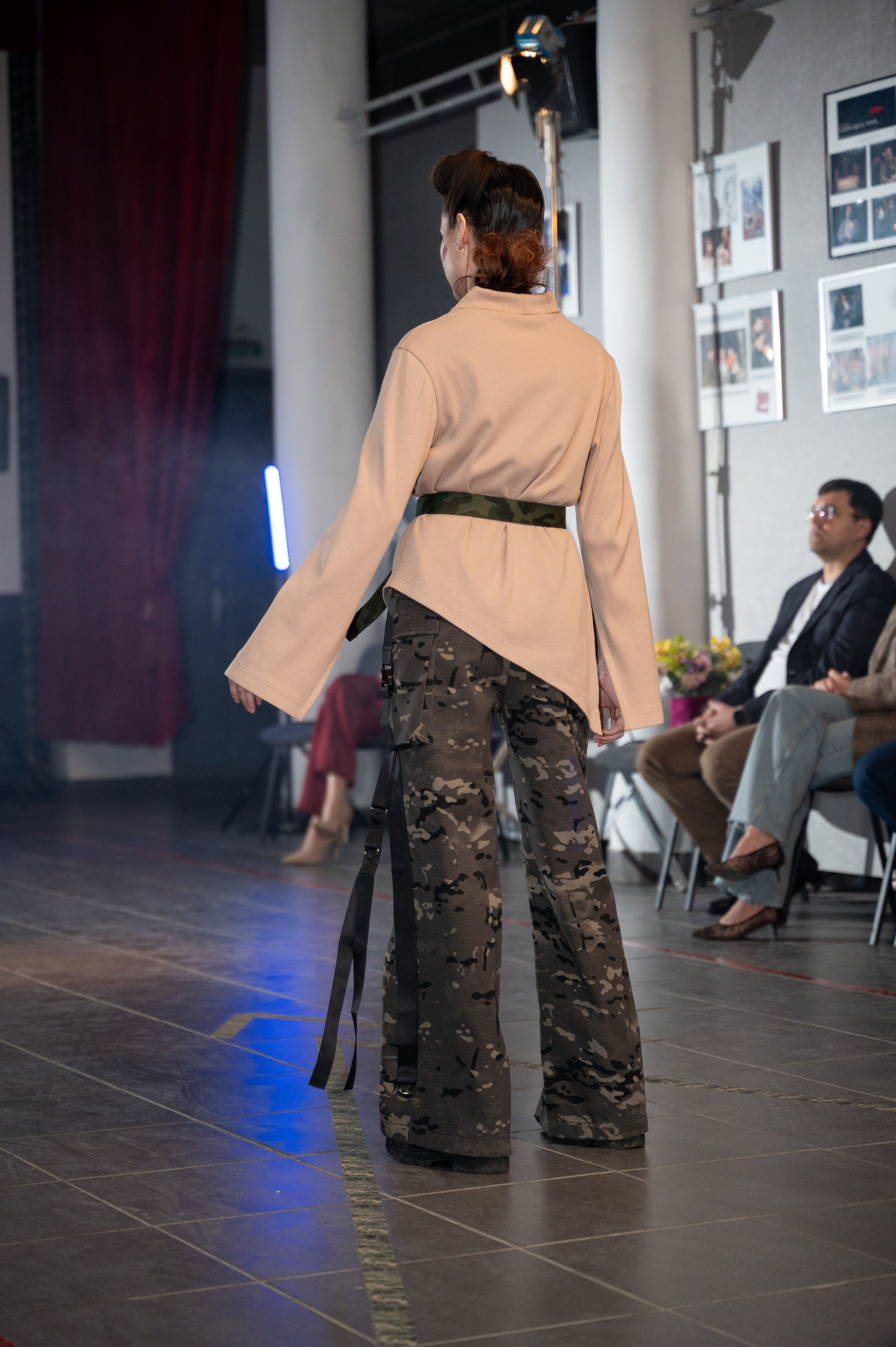 Закрытый показ милитари «Своя трансформация» дизайнера Юлии Бойченко | 24.04.2025. Фотограф в Омске Елизавета Кириллова