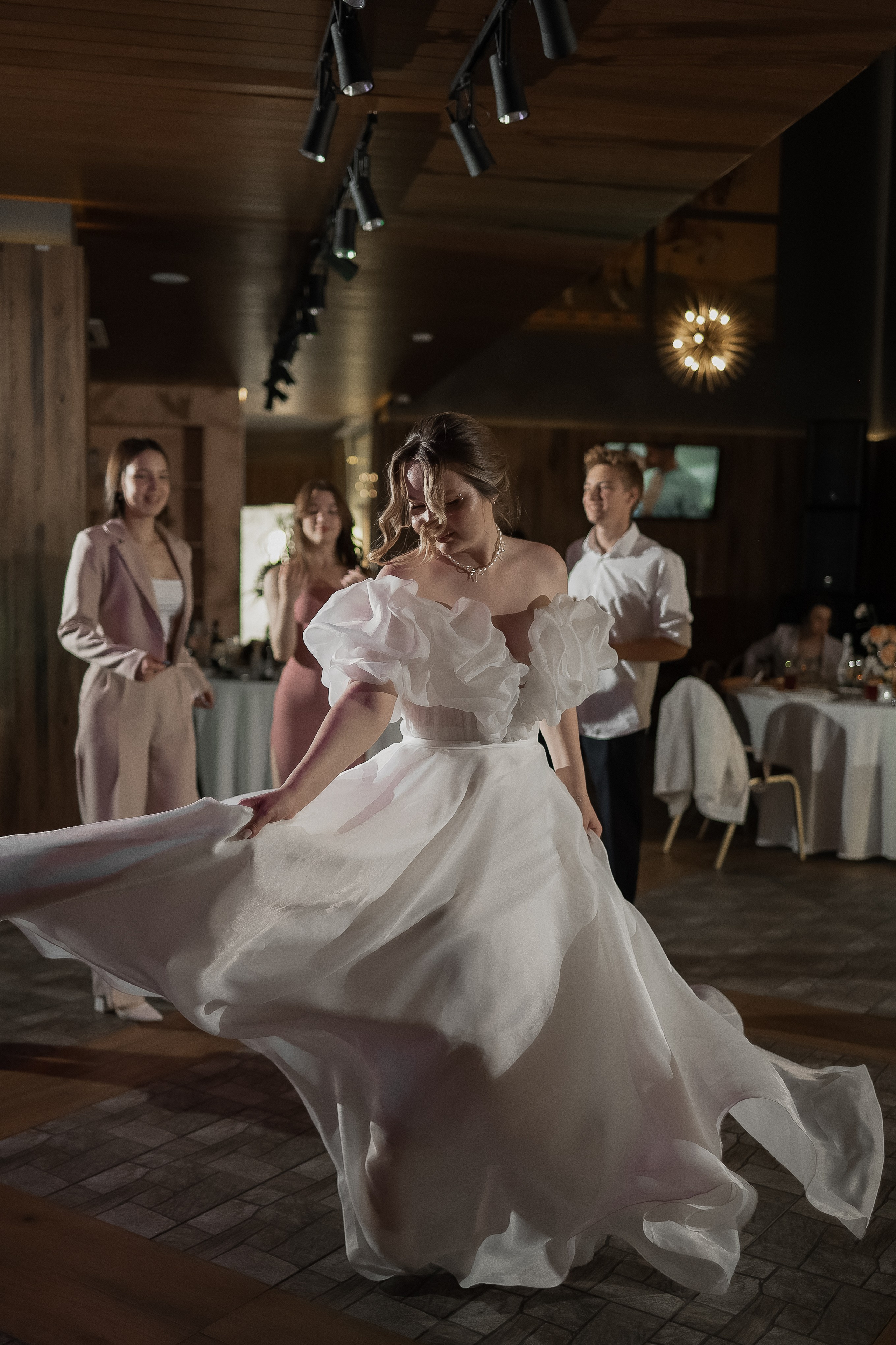 Свадебное торжество в ресторане «За Поводом». Ярослава Ерина — свадебный фотограф в Москве