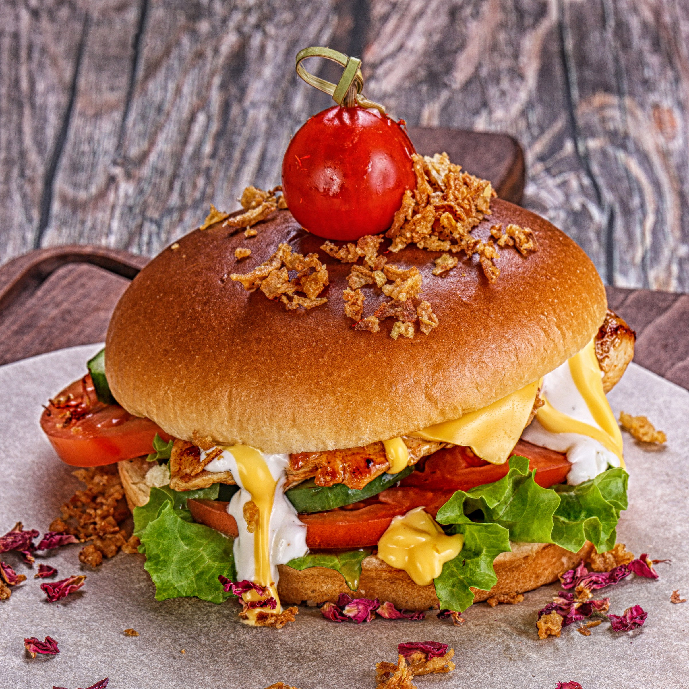 Фотосъемка бургеров и гамбургеров. Заказ по тел.: +7 (906) 006-90-22. Фуд-фотограф Андрей Старостин — съемка еды в Москве. 9000 руб. в час