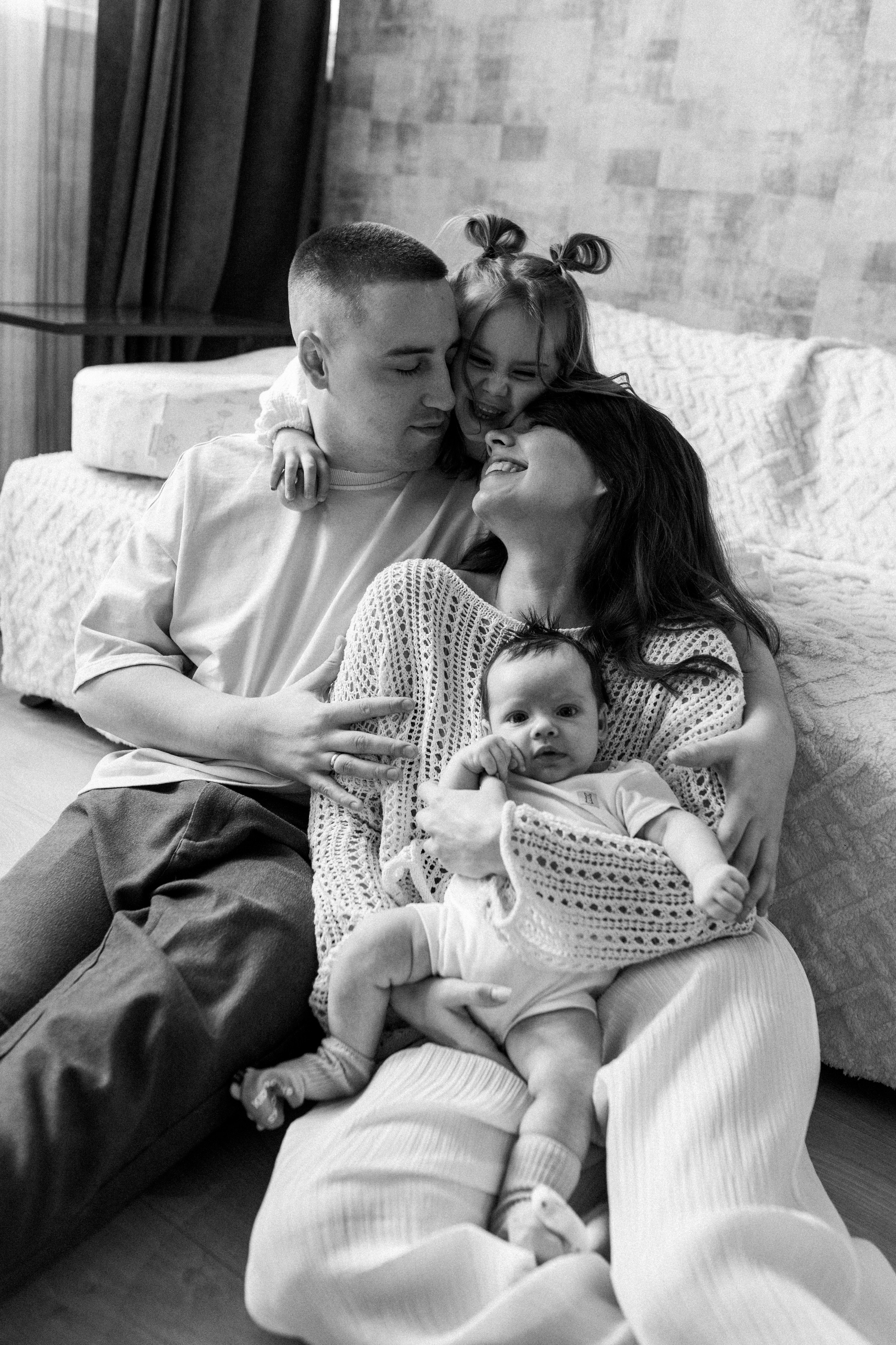 Семейная фотосессия дома с двумя детьми Самара. Семейный фотограф в Самаре Елена Ефимова