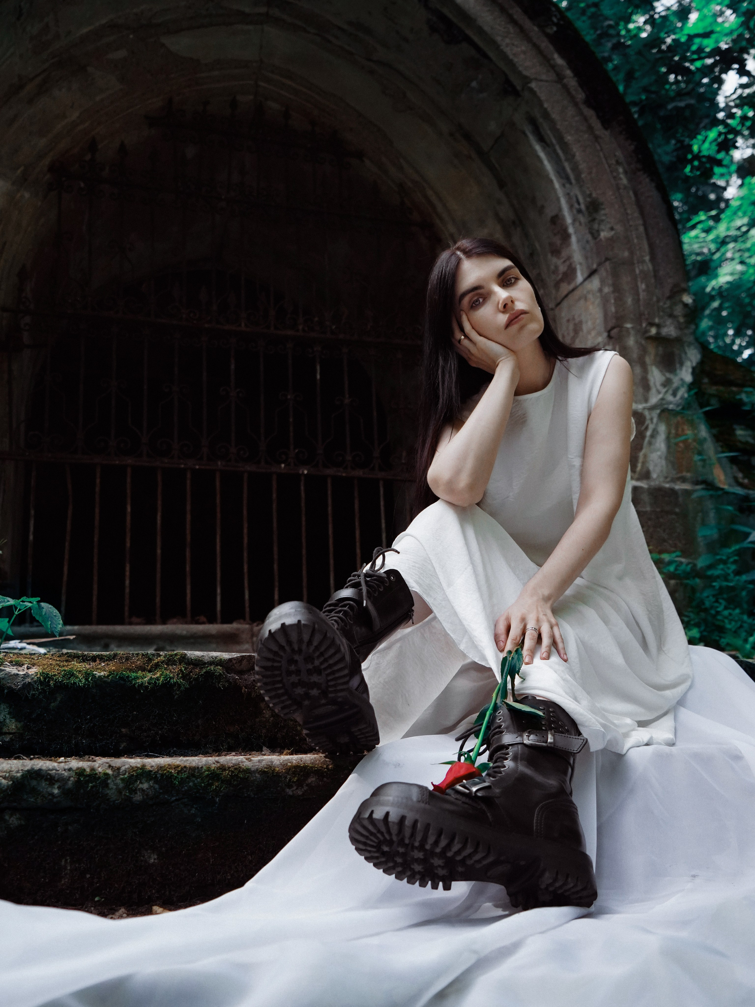 Творческая фотосессия на кладбище в Санкт-Петербурге для Лены. Светлана Гопанюк. Портретный фотограф. Санкт-Петербург. СПб