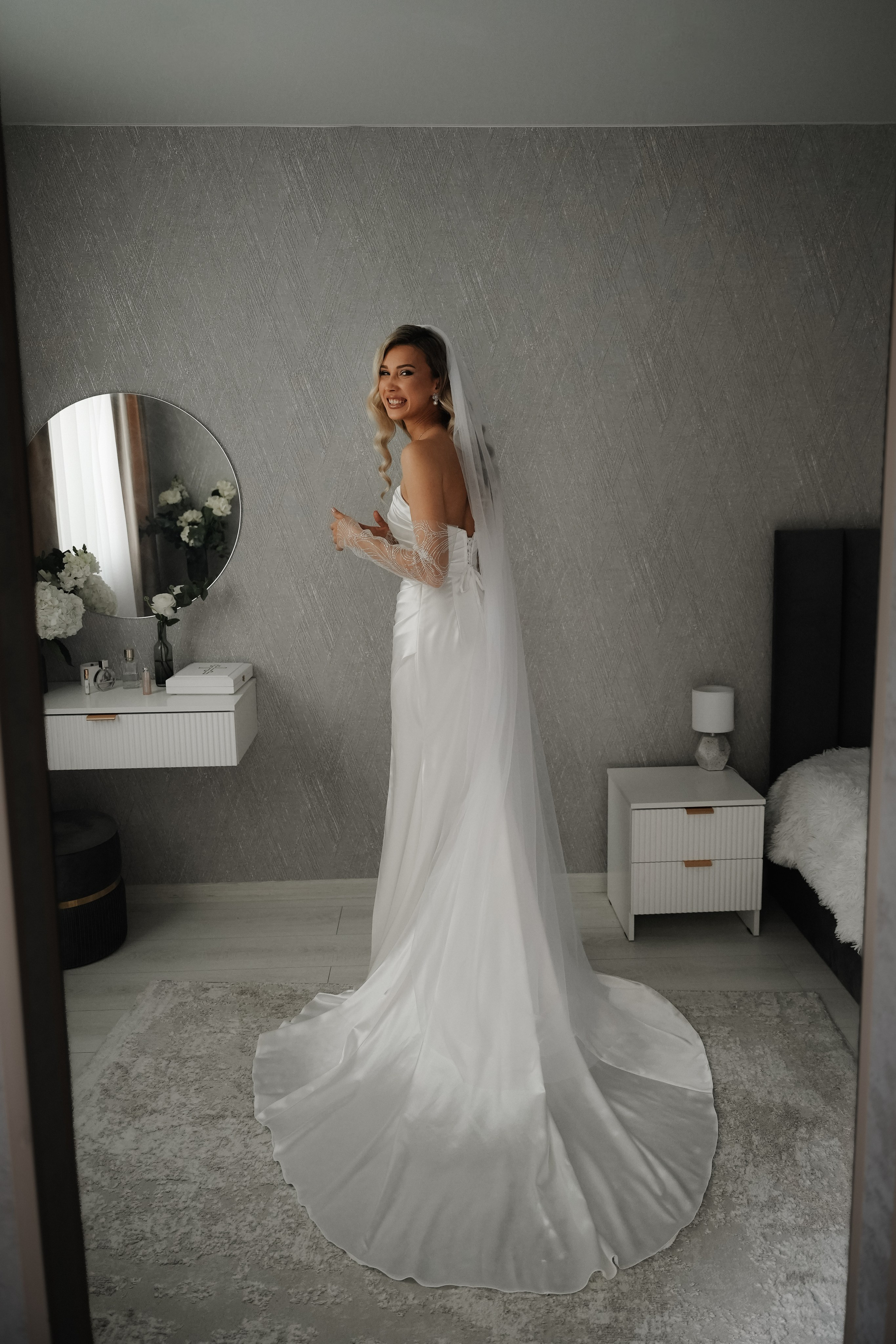 Astoria. VISUAL ARTIST · KRONGAUZ ANASTASIA