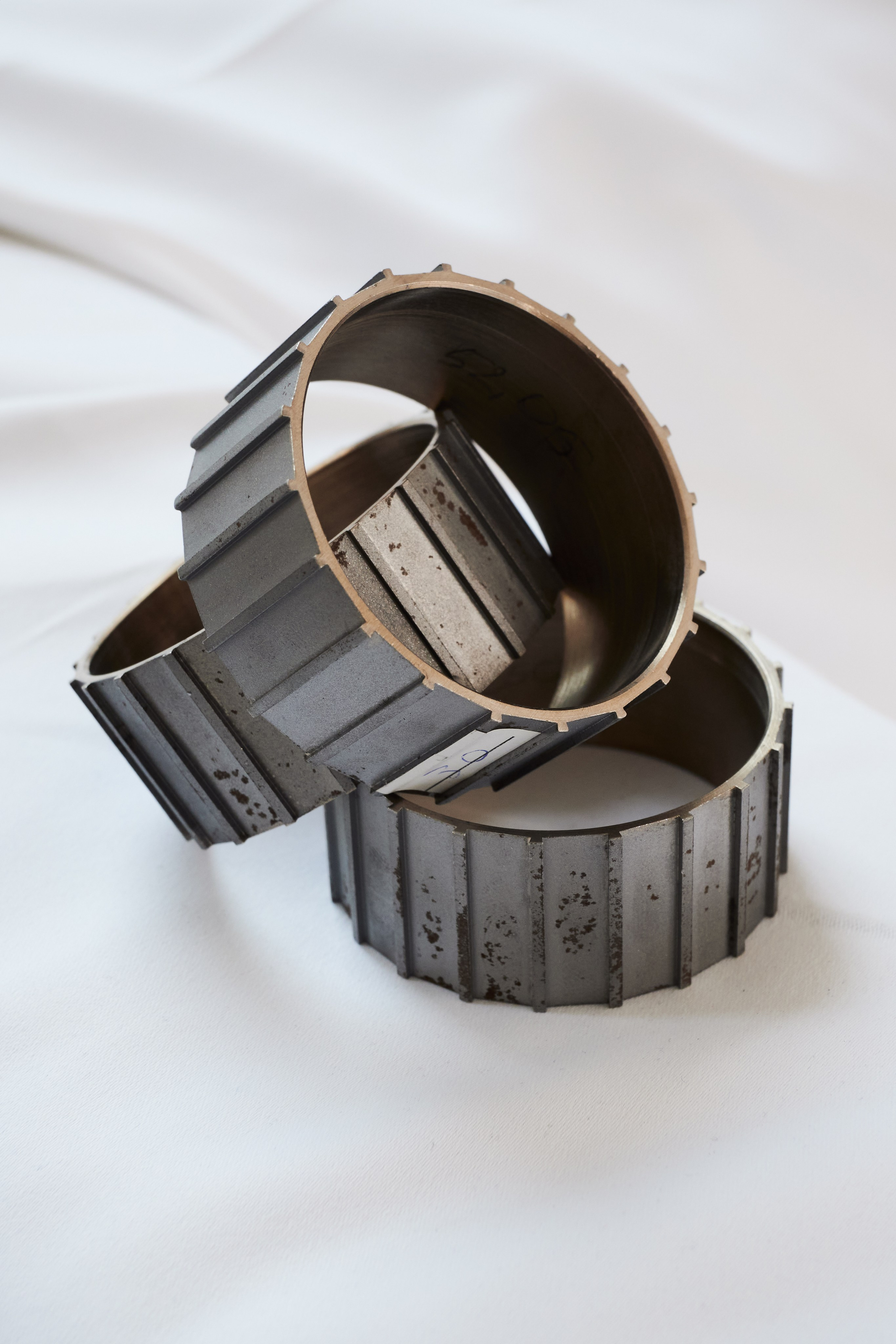 Фотограф для бизнеса в Санкт-петербурге. Съемка деталей на белом фоне