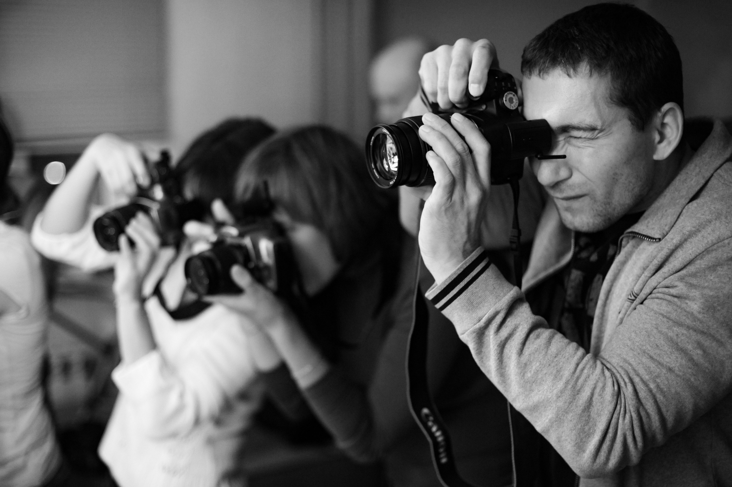 Ученики фотошколы в процессе прохождения курсов фотографии обязательно изучают портретную фотосъёмку.