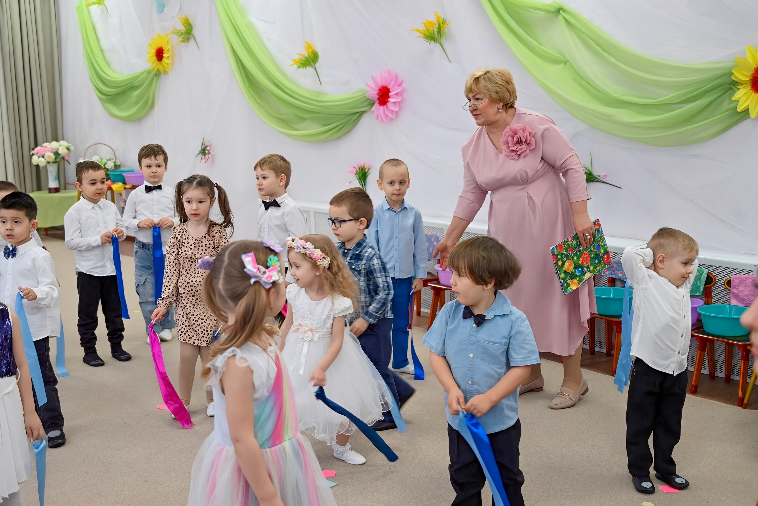 Праздник в группе «Дружная семейка». Семейный и детский фотограф Москва