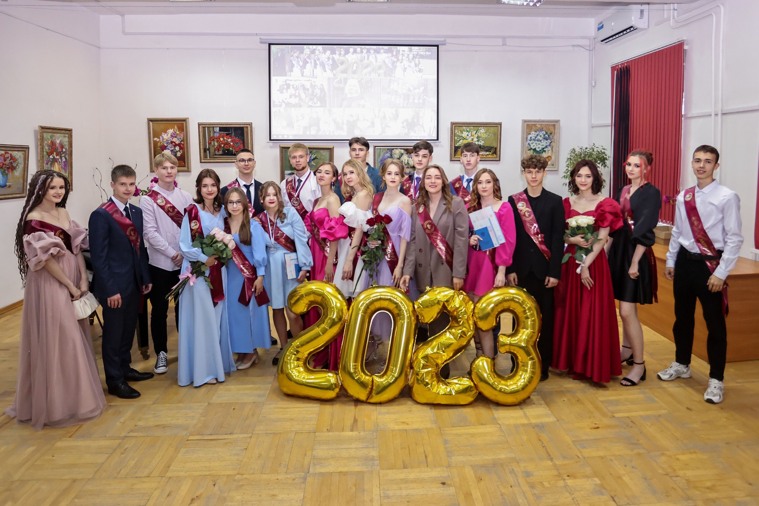 Вручение аттестатов. Школа № 7, выпускники 11 класса 2023 г. Студия выпускных альбомов Остров