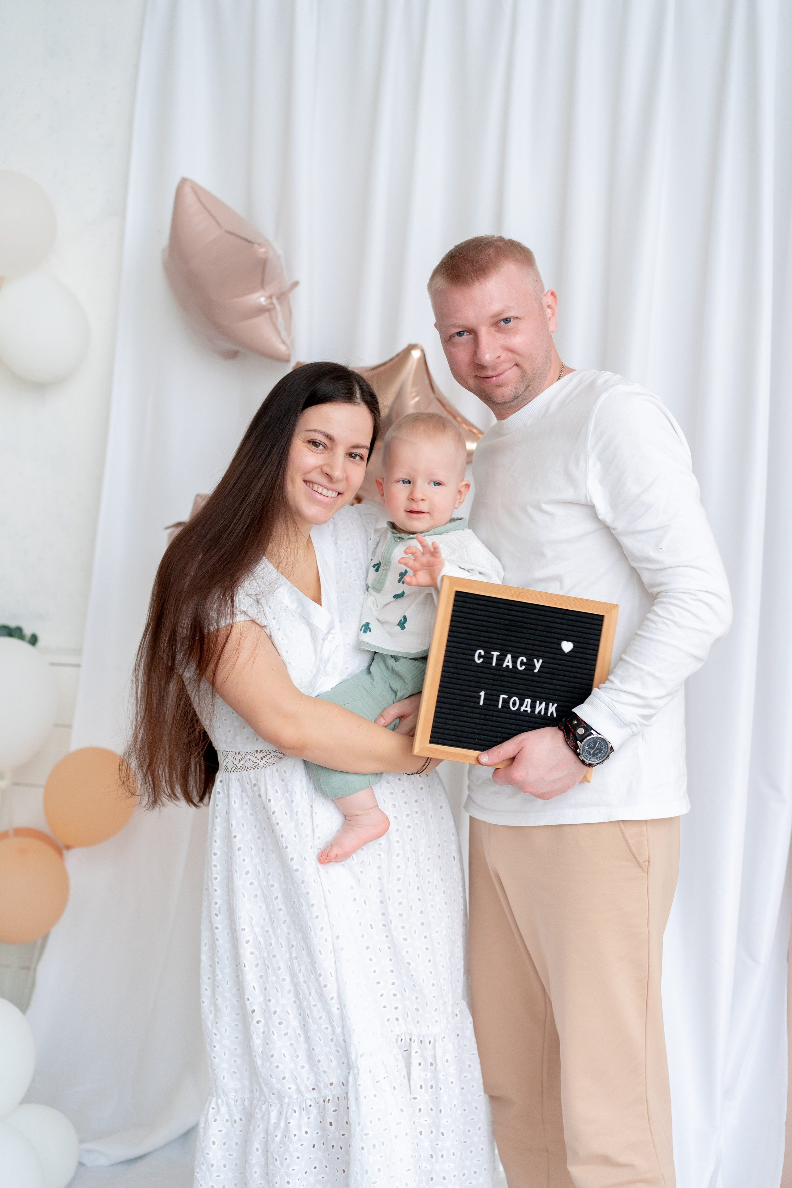 Первый день рождения малыша. Детская, семейная фотостудия в Санкт-Петербурге